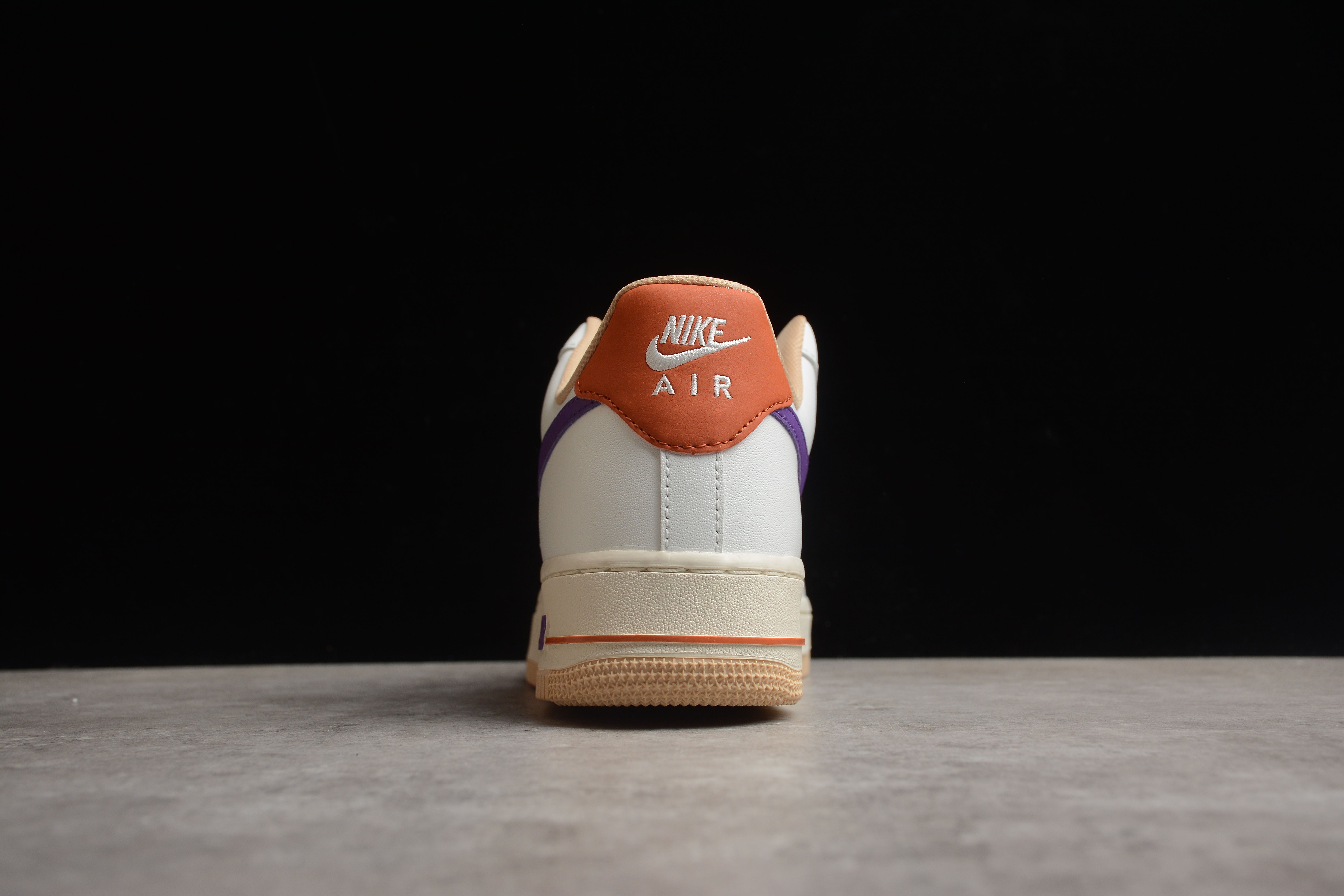 Chaussures Nike airforce A1 violettes et orange