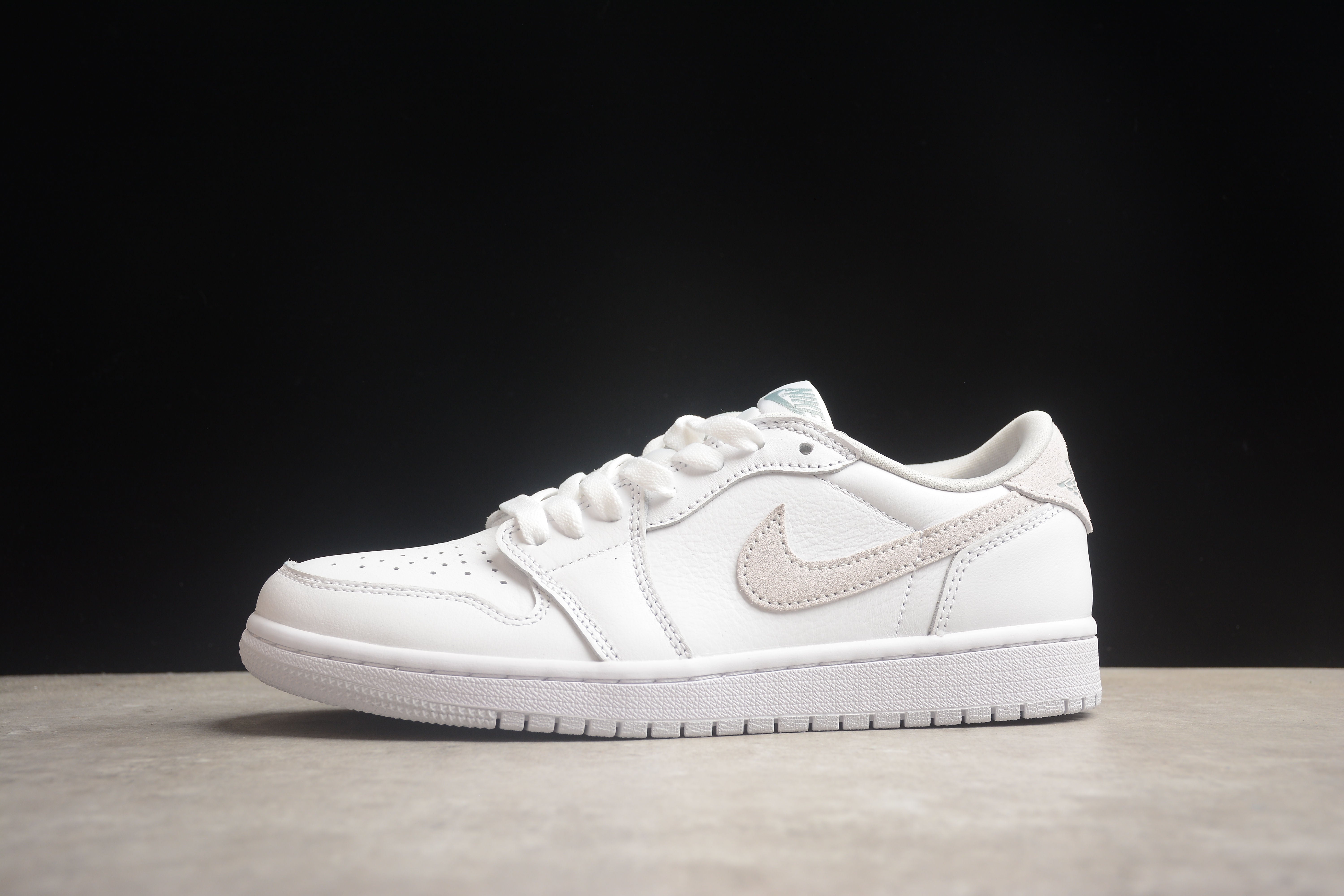 Air jordan low 1 white