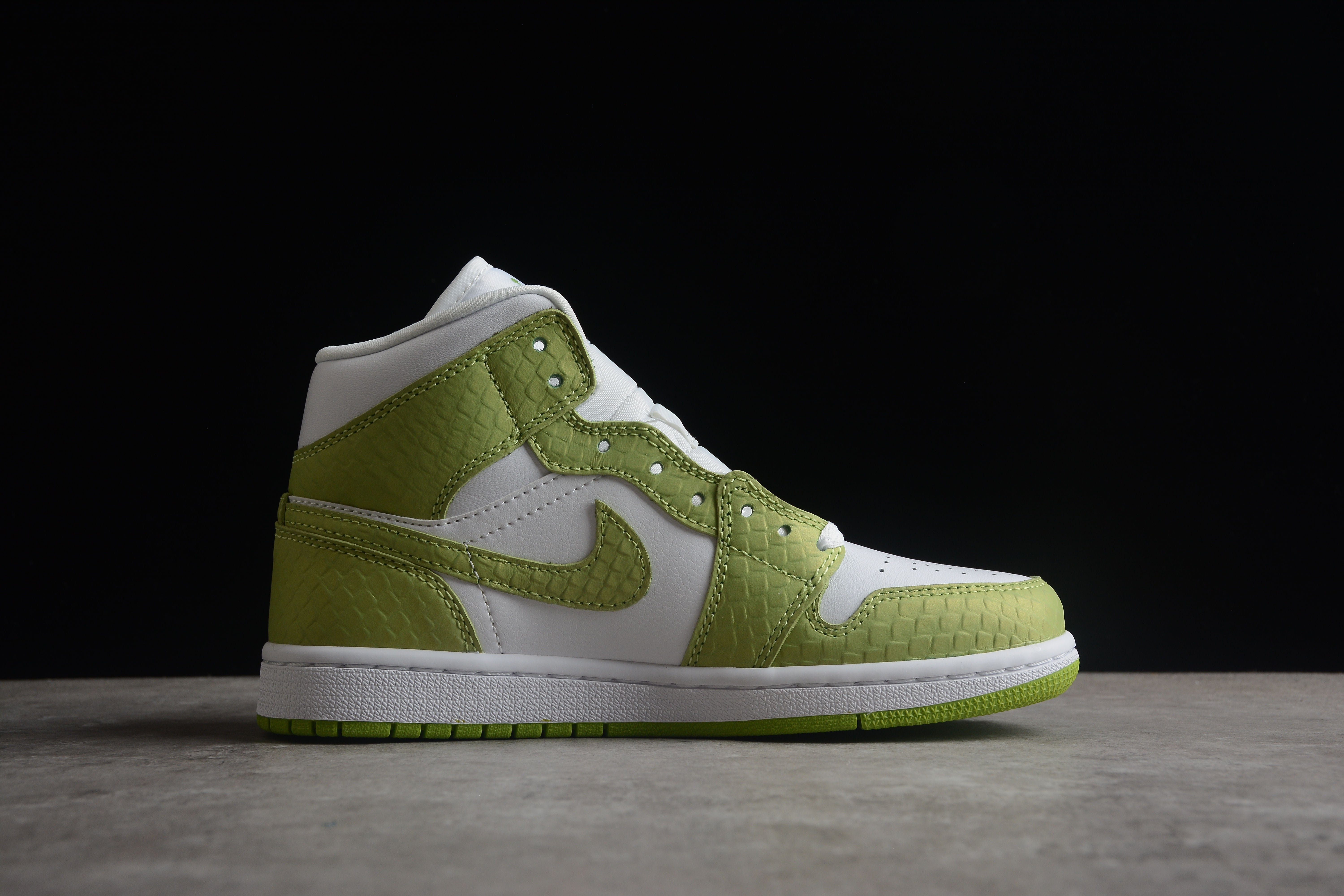 Air jordan mid apple green