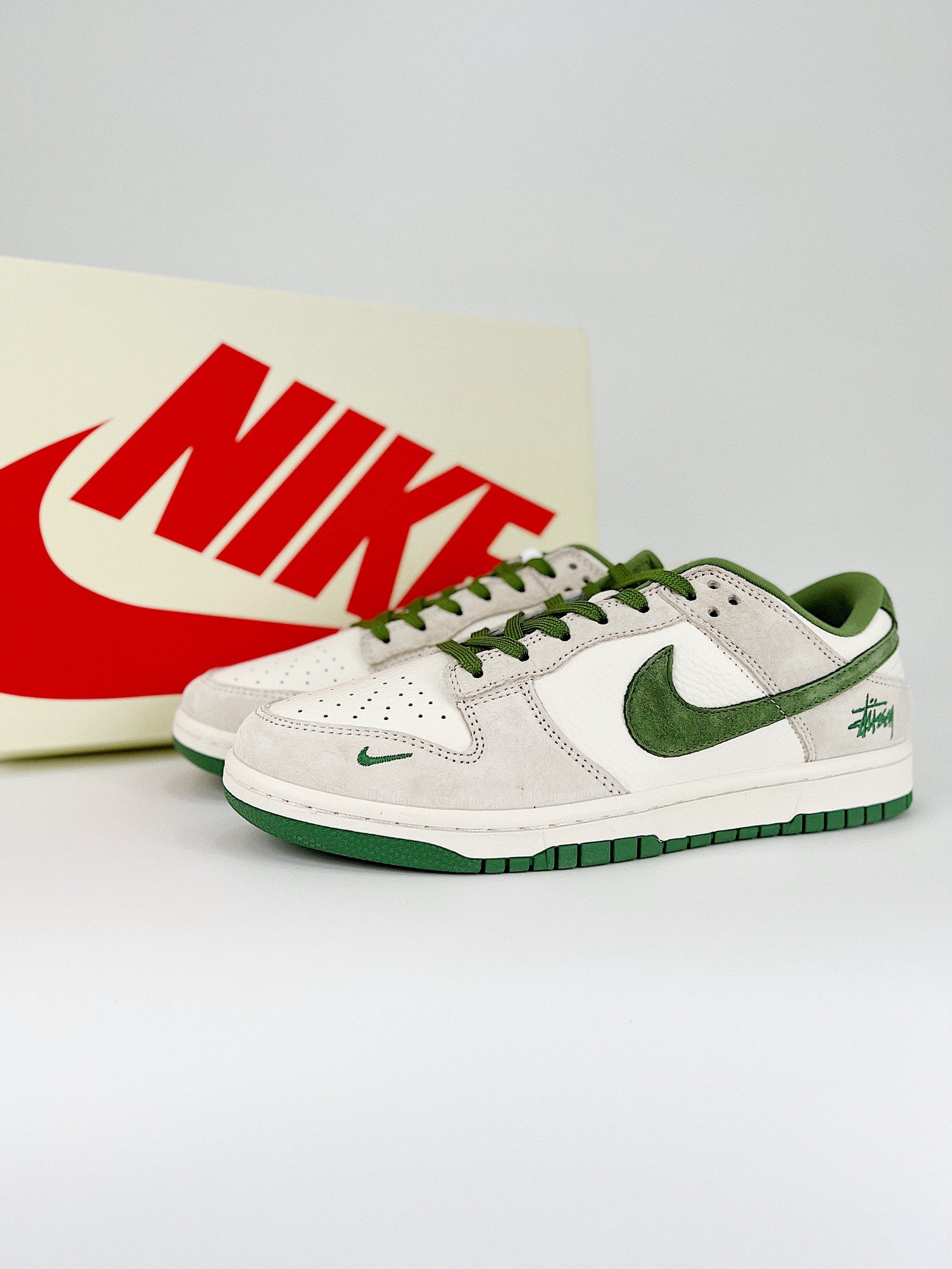 Nike SB Dunk Low green