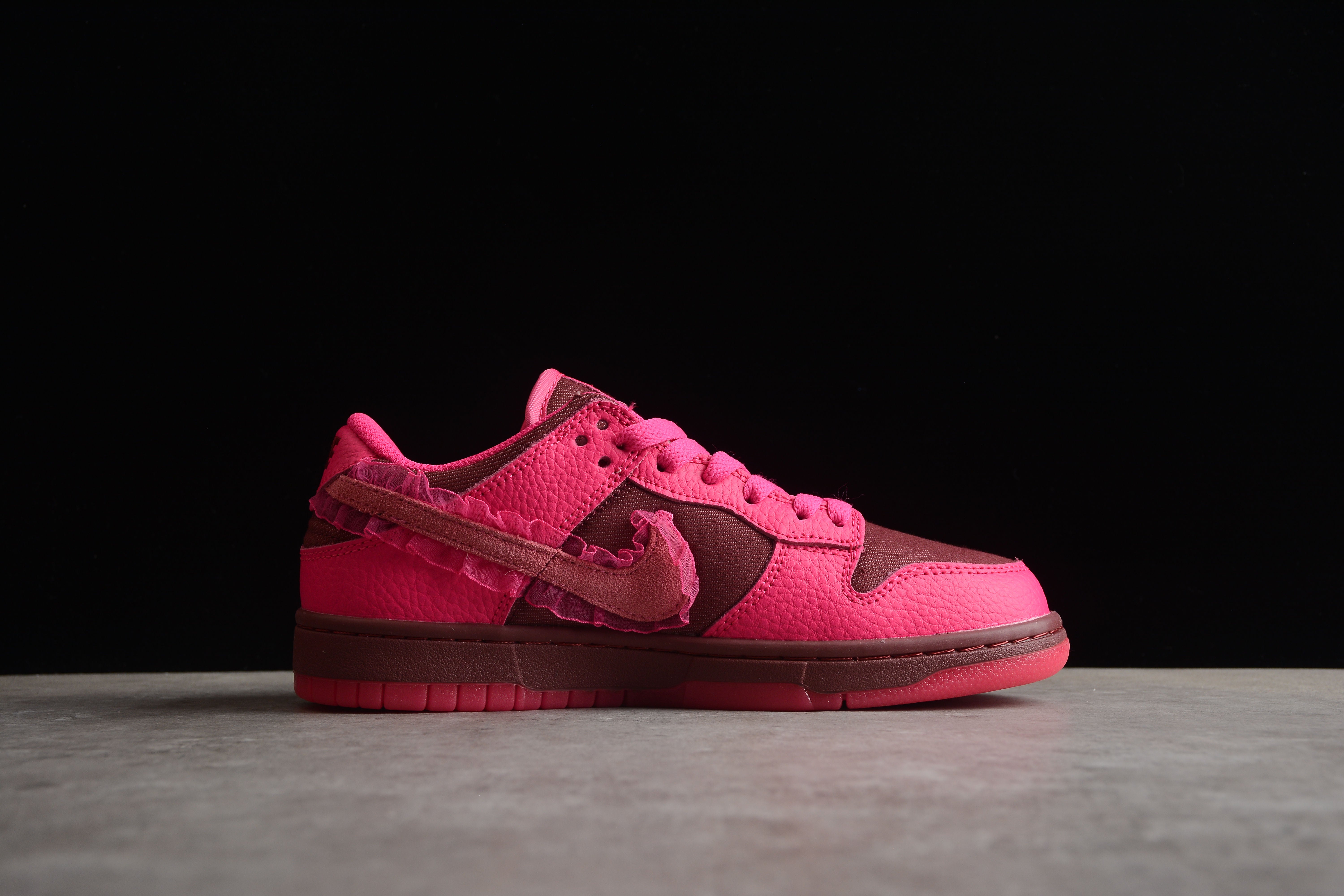 Nike SB dunk low valentines shoes