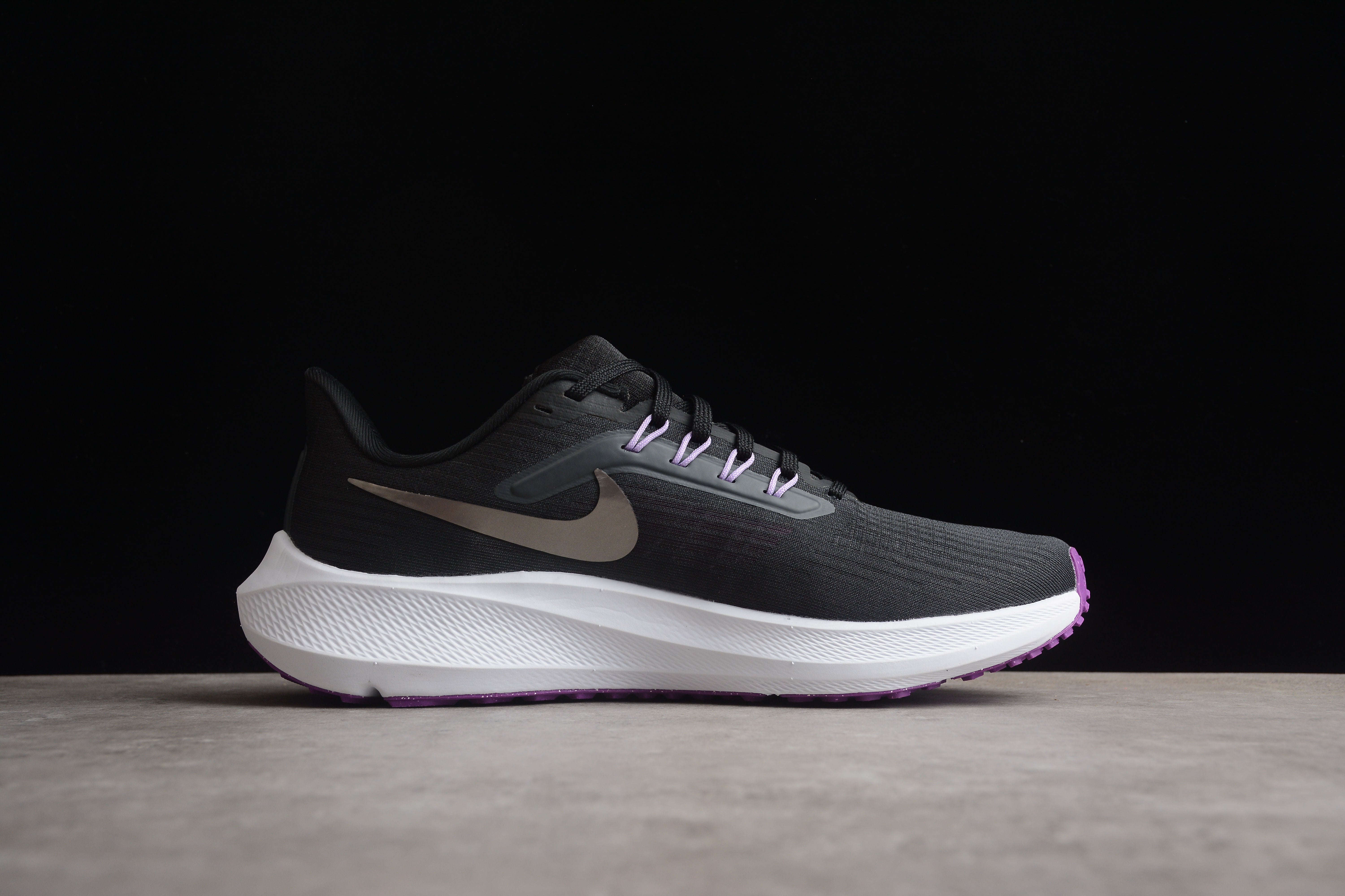 Nike pegasus platinum black/purple