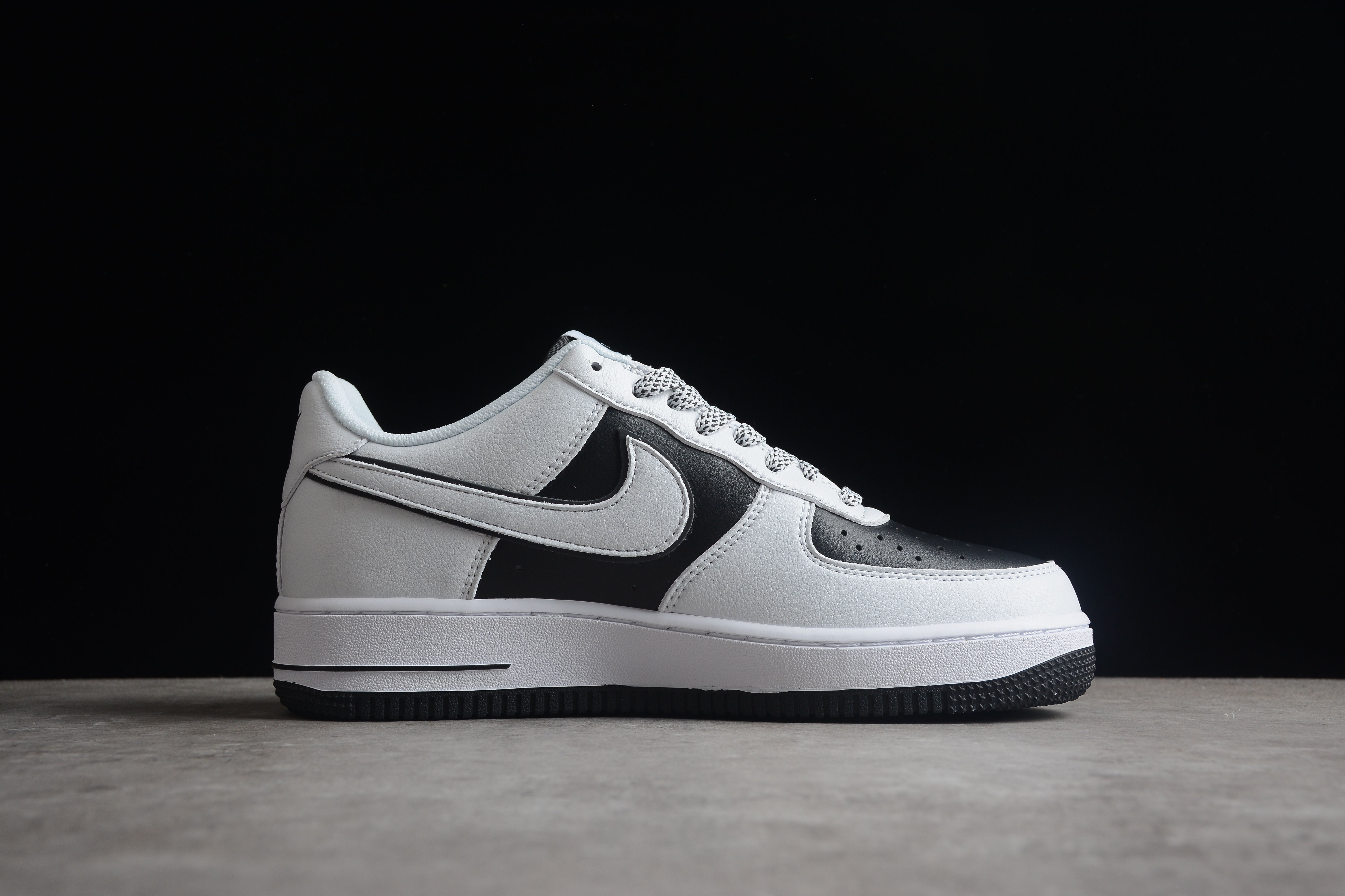 Nike airforce A1 B&W shoes