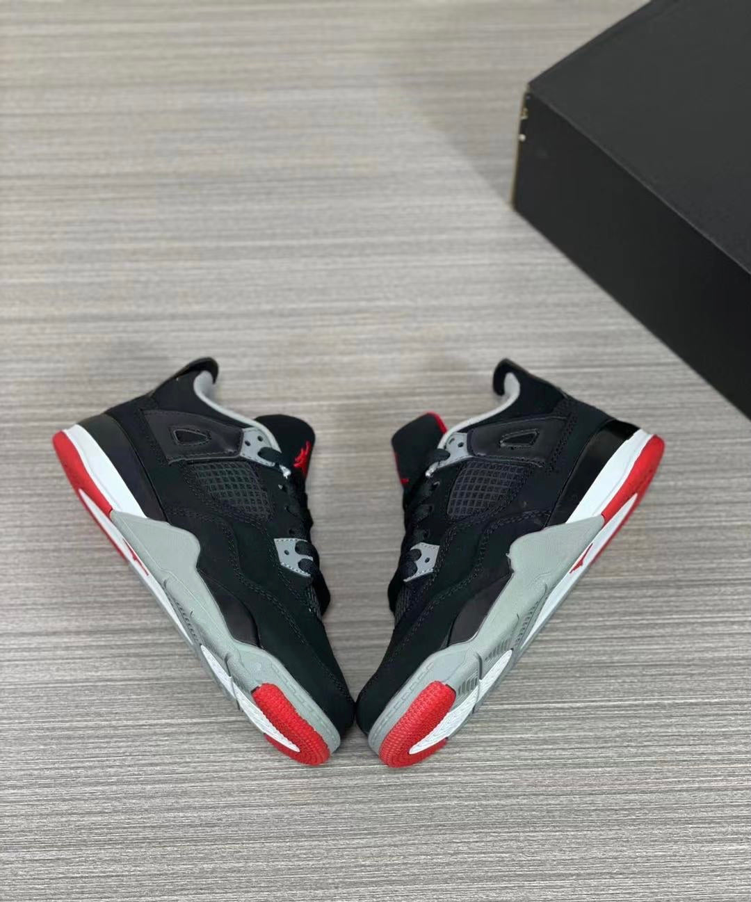 Nike air jordan 4 bred shoes