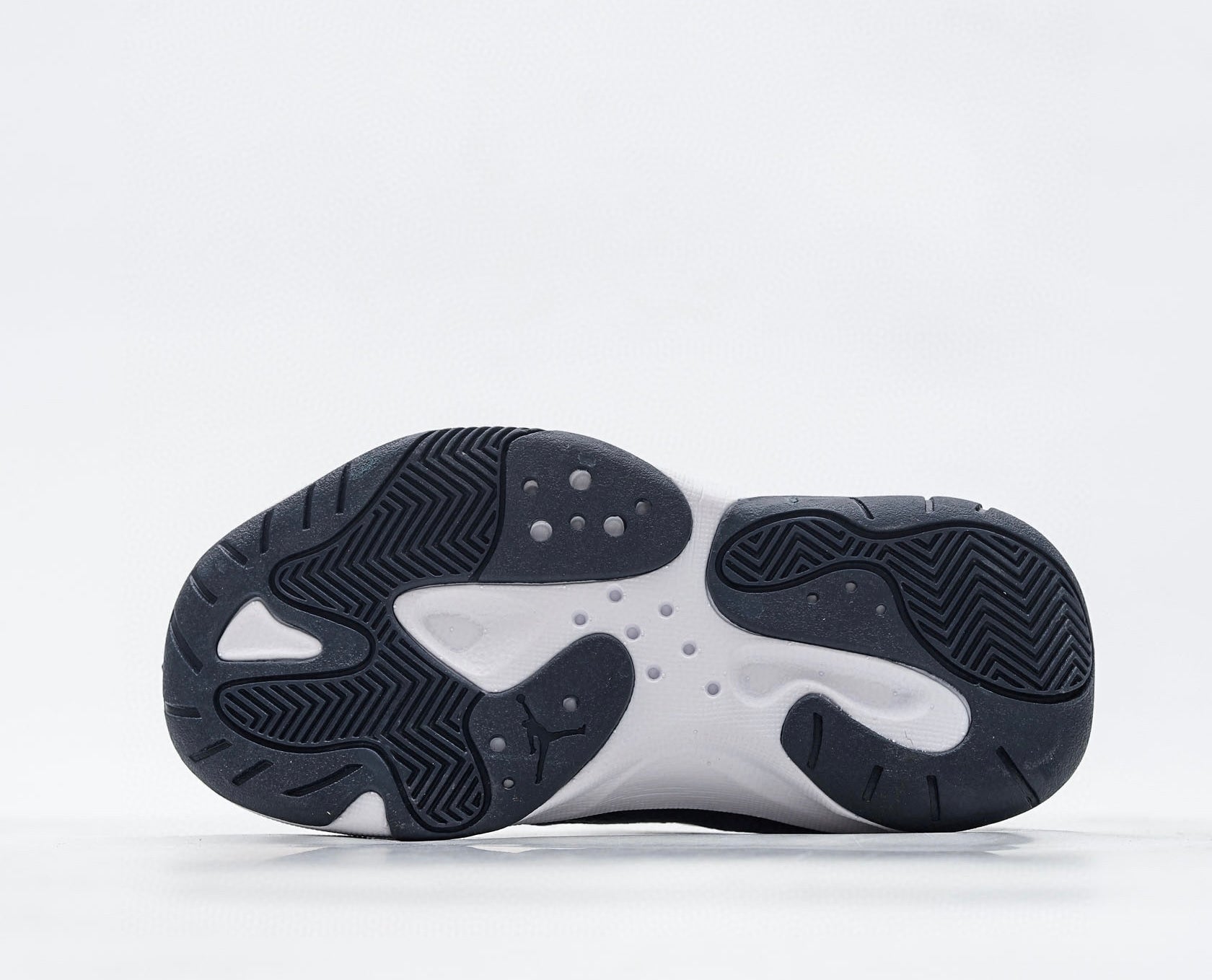 Nike air jordan retro chaussures basses noires et blanches