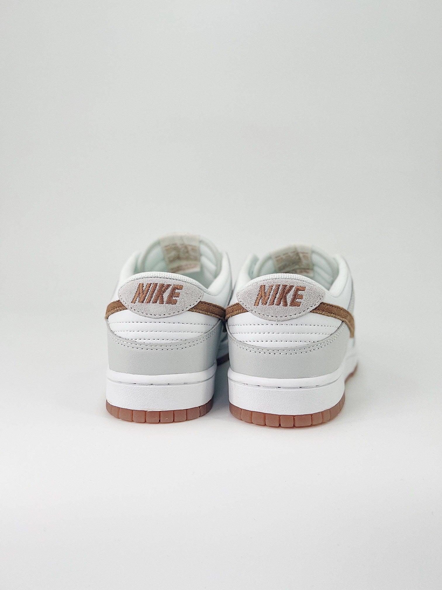 NIKE DUNK LOW RETRO SB 
" Gray brown"