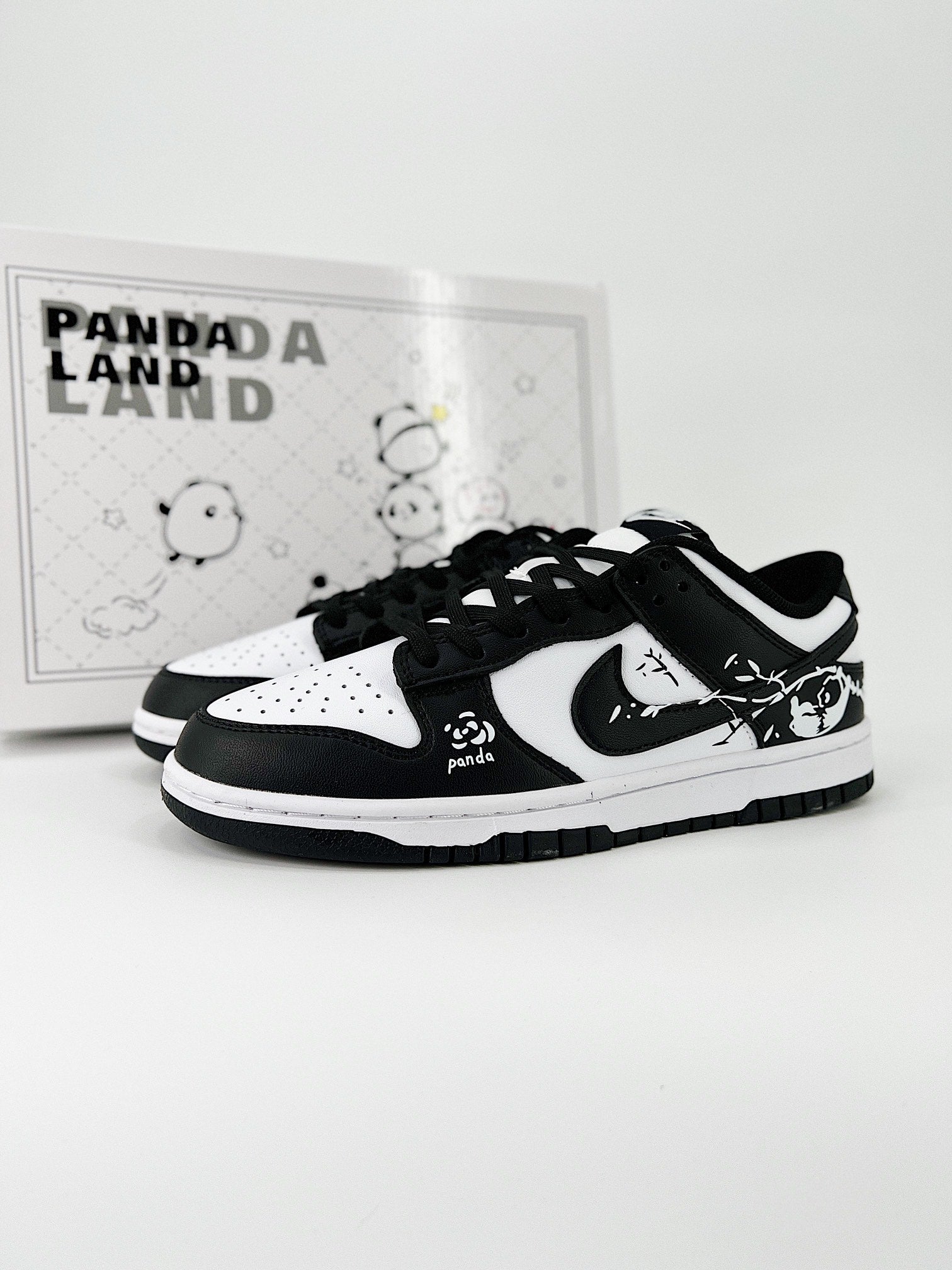 NIKE DUNK LOW RETRO SB 
" Black White   "