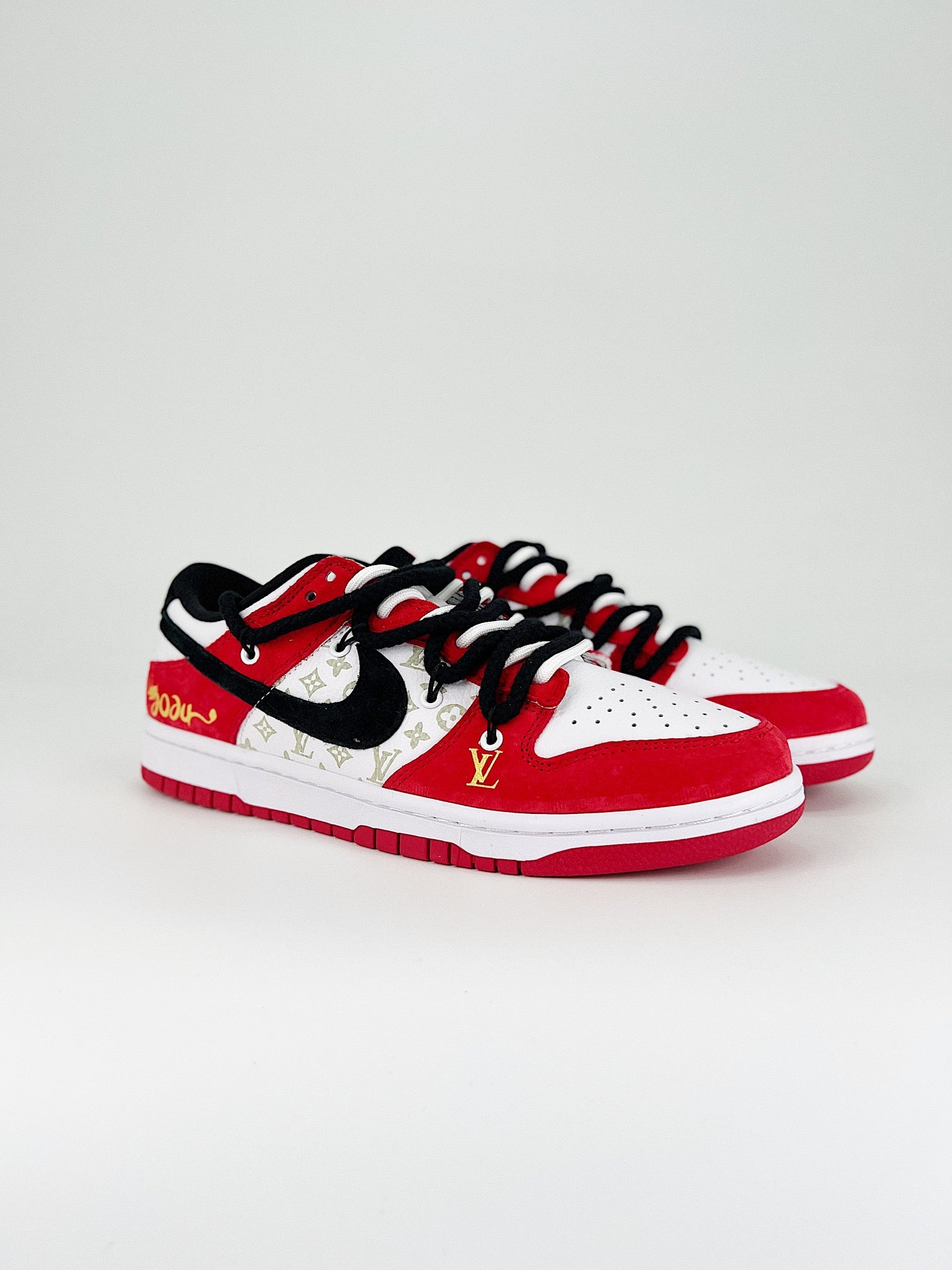 NIKE DUNK LOW RETRO SB & LV
"RED  "