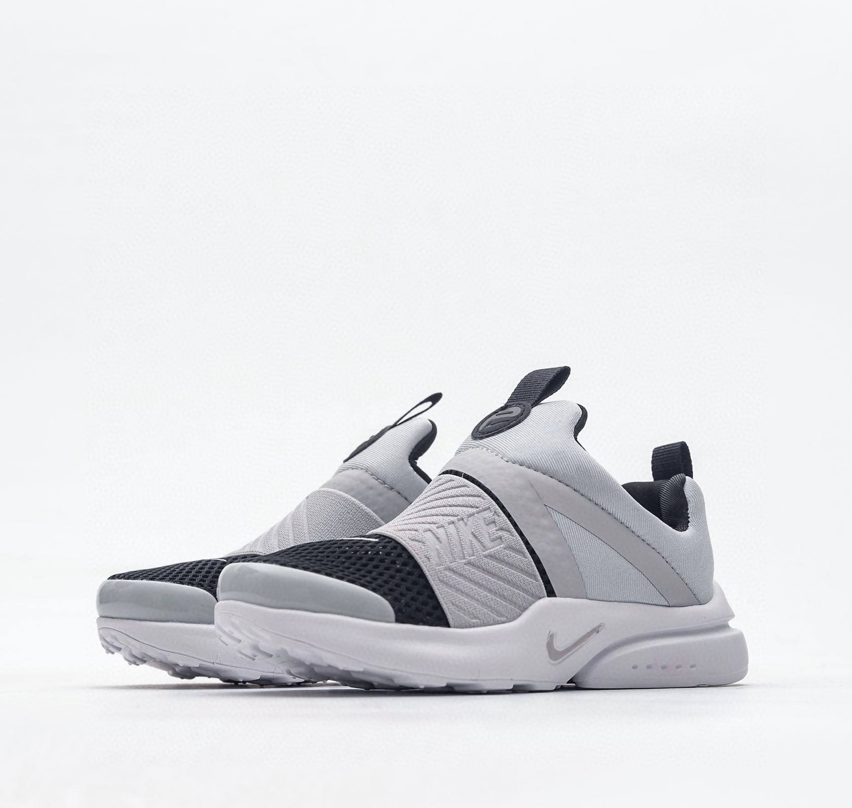 Nike black/grey running shoes
