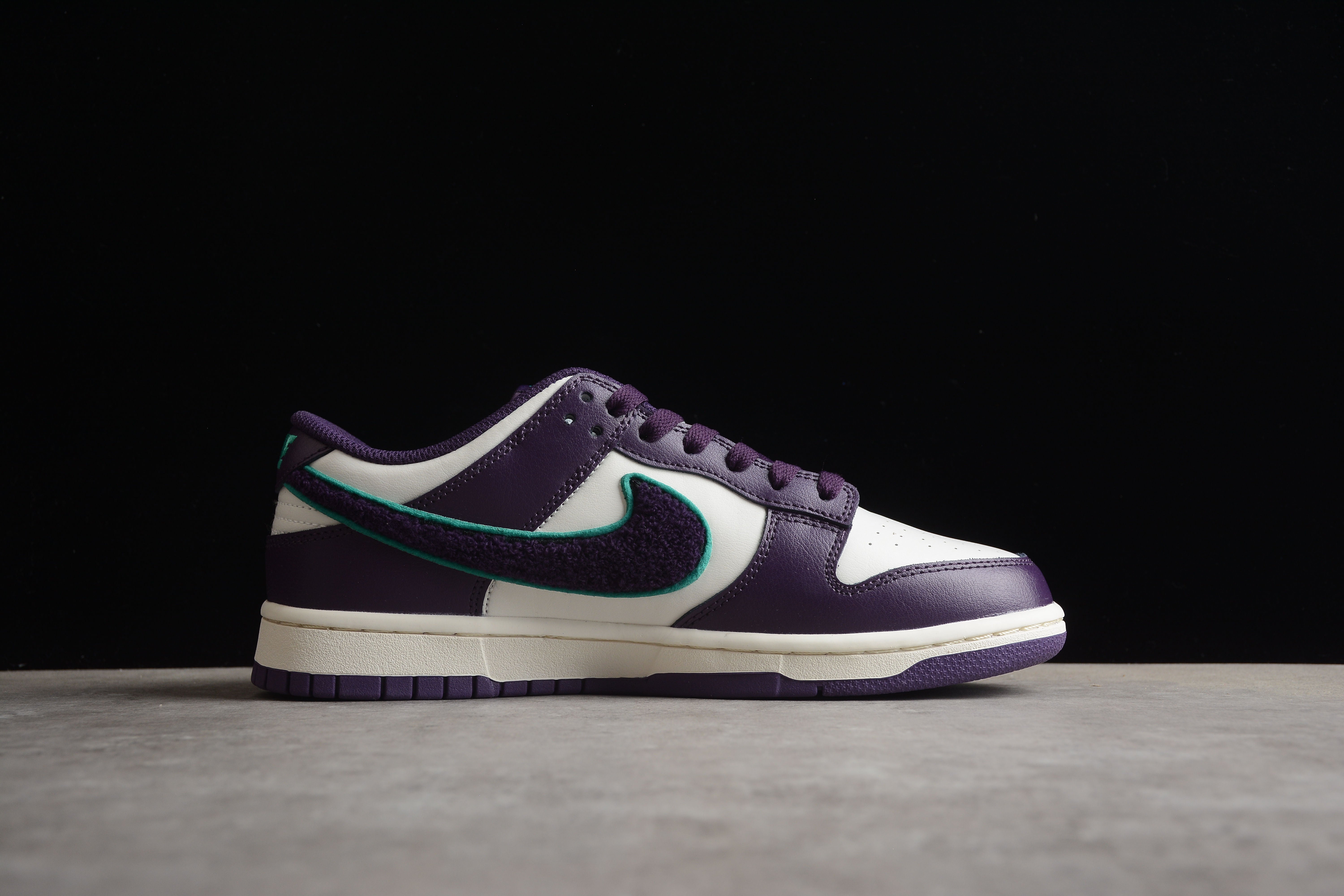 Nike SB dunk low purple shoes