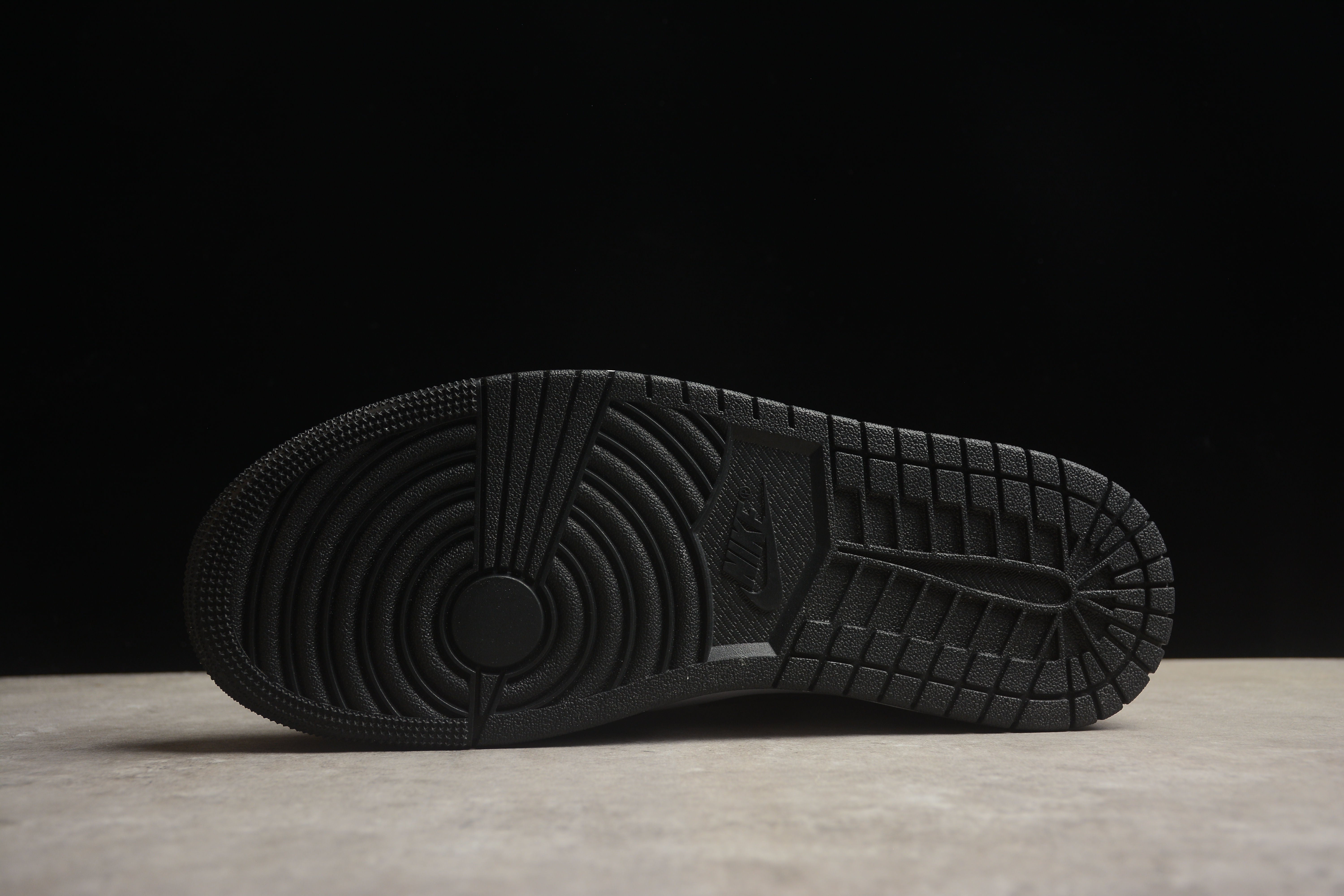 Air jordan mid classical black