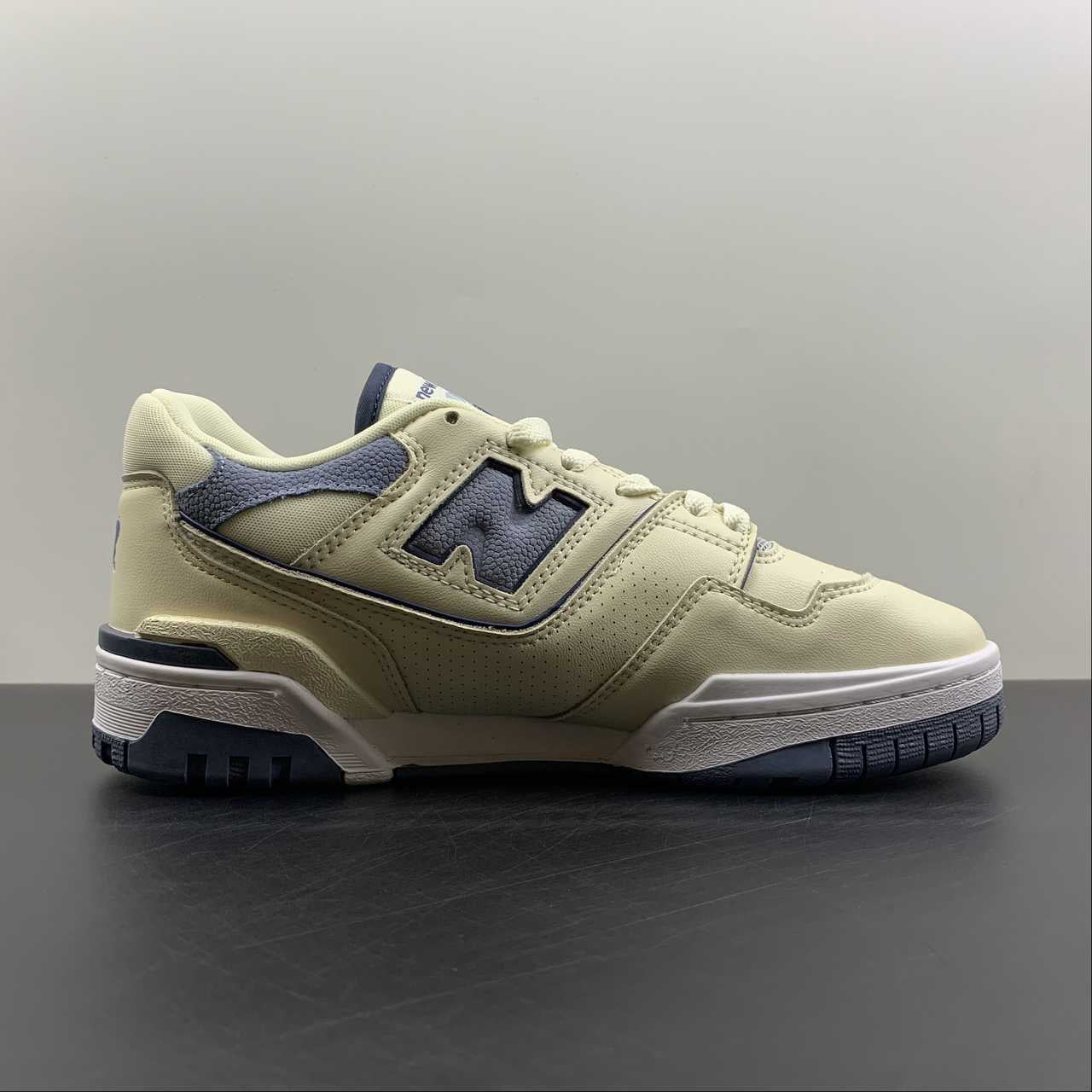 Chaussures NB 550 crème/violet