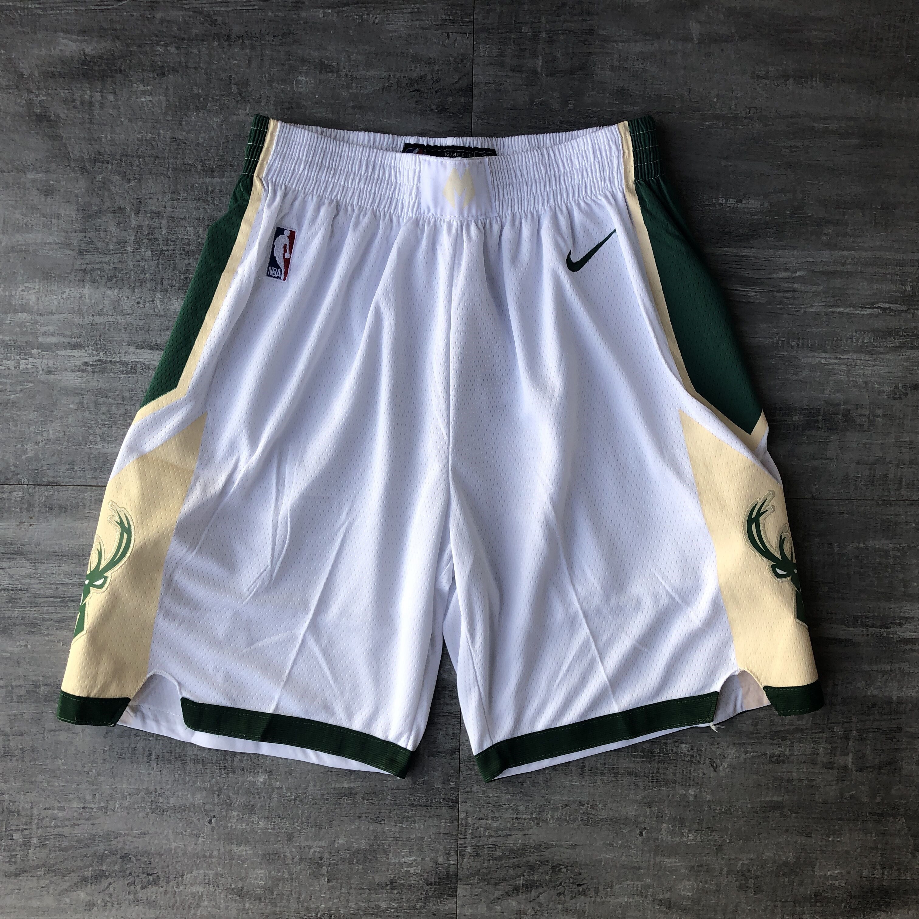 Milwaukee white-green-beige shorts