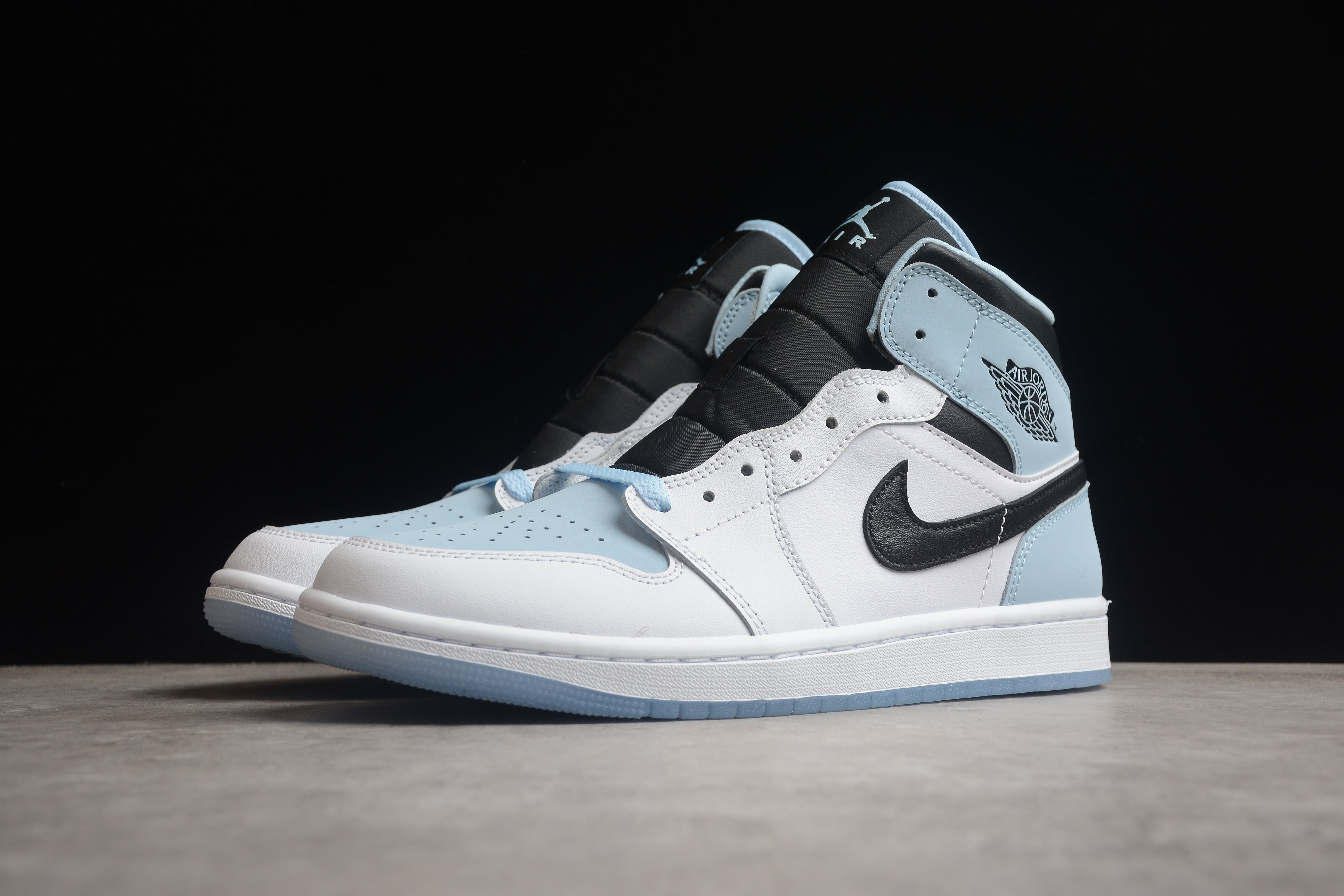 Air jordan high baby blue