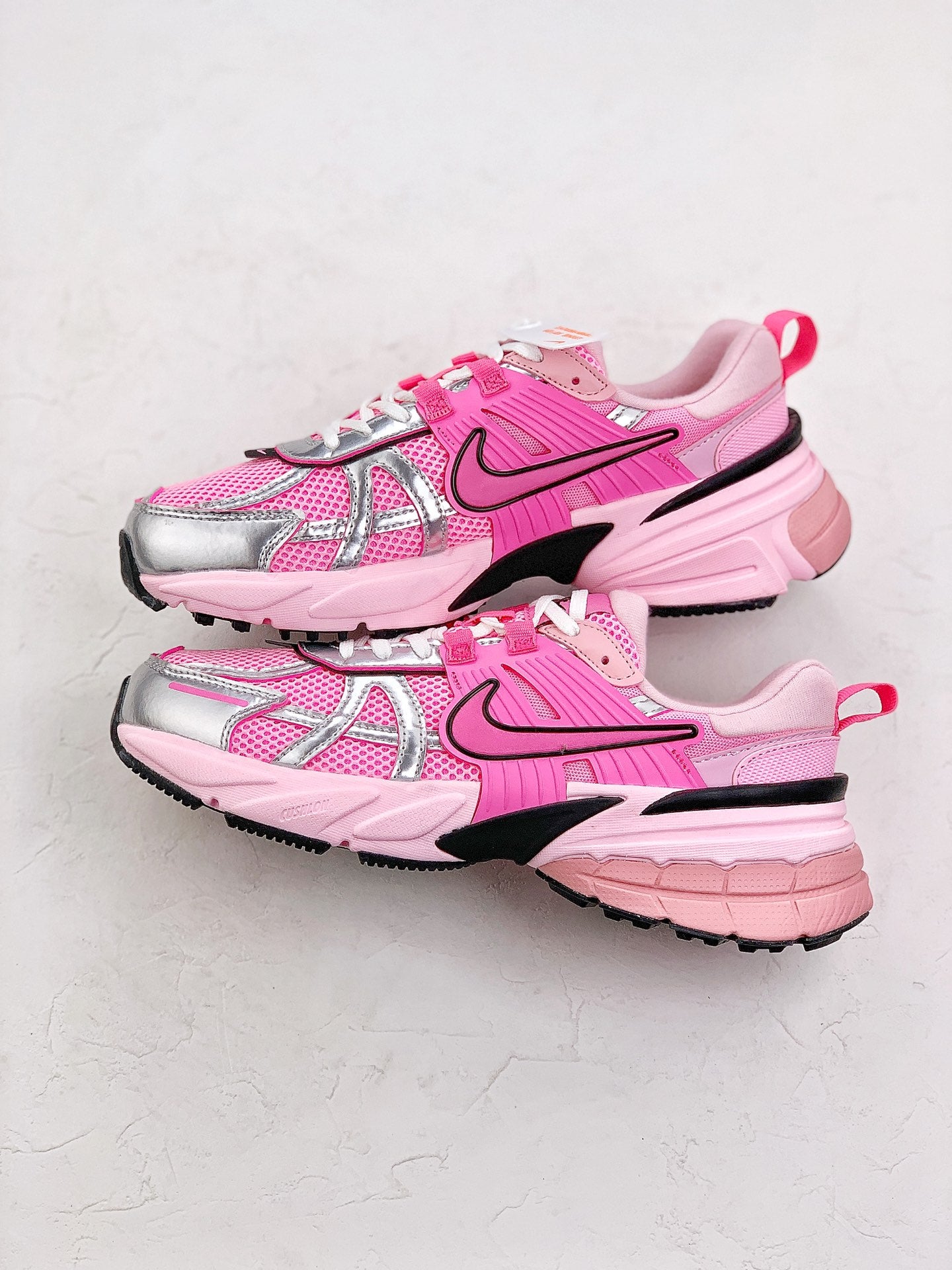 Nike V2k run navy pink