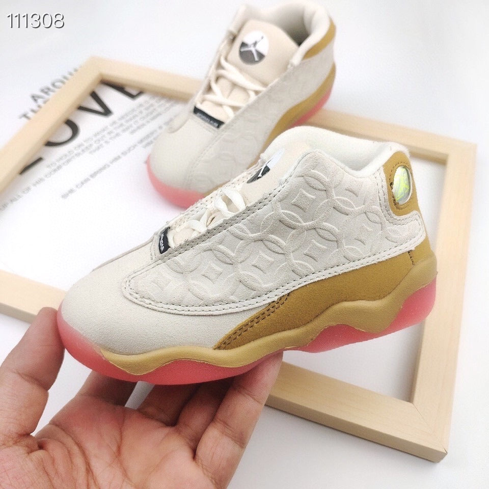 Chaussures Air Jordan 13 Retro BP blanches et roses