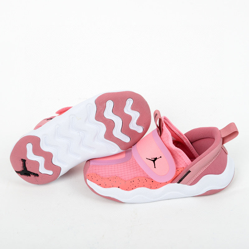 Chaussures Jordan requin rose