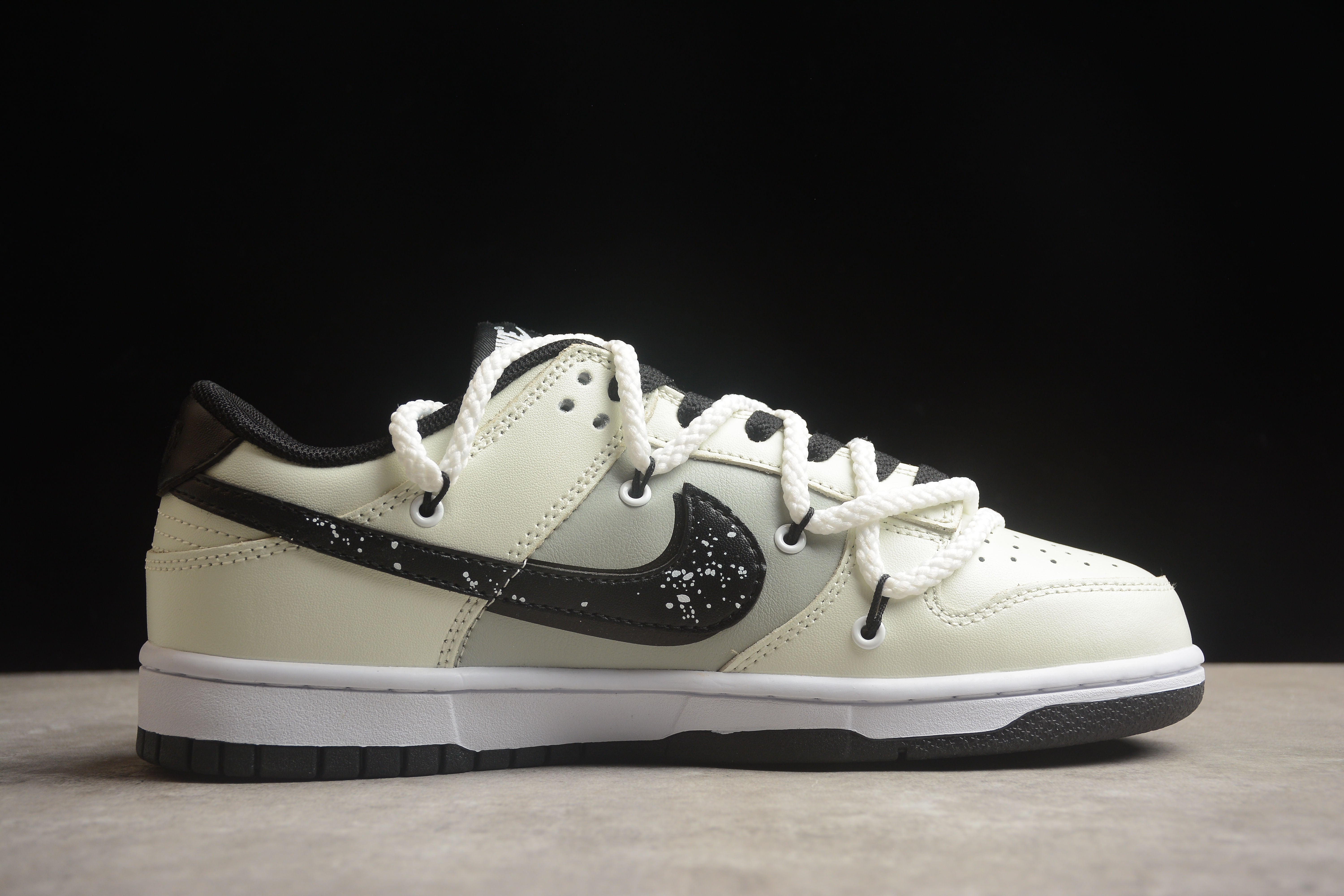 Nike SB dunk low smile shoes