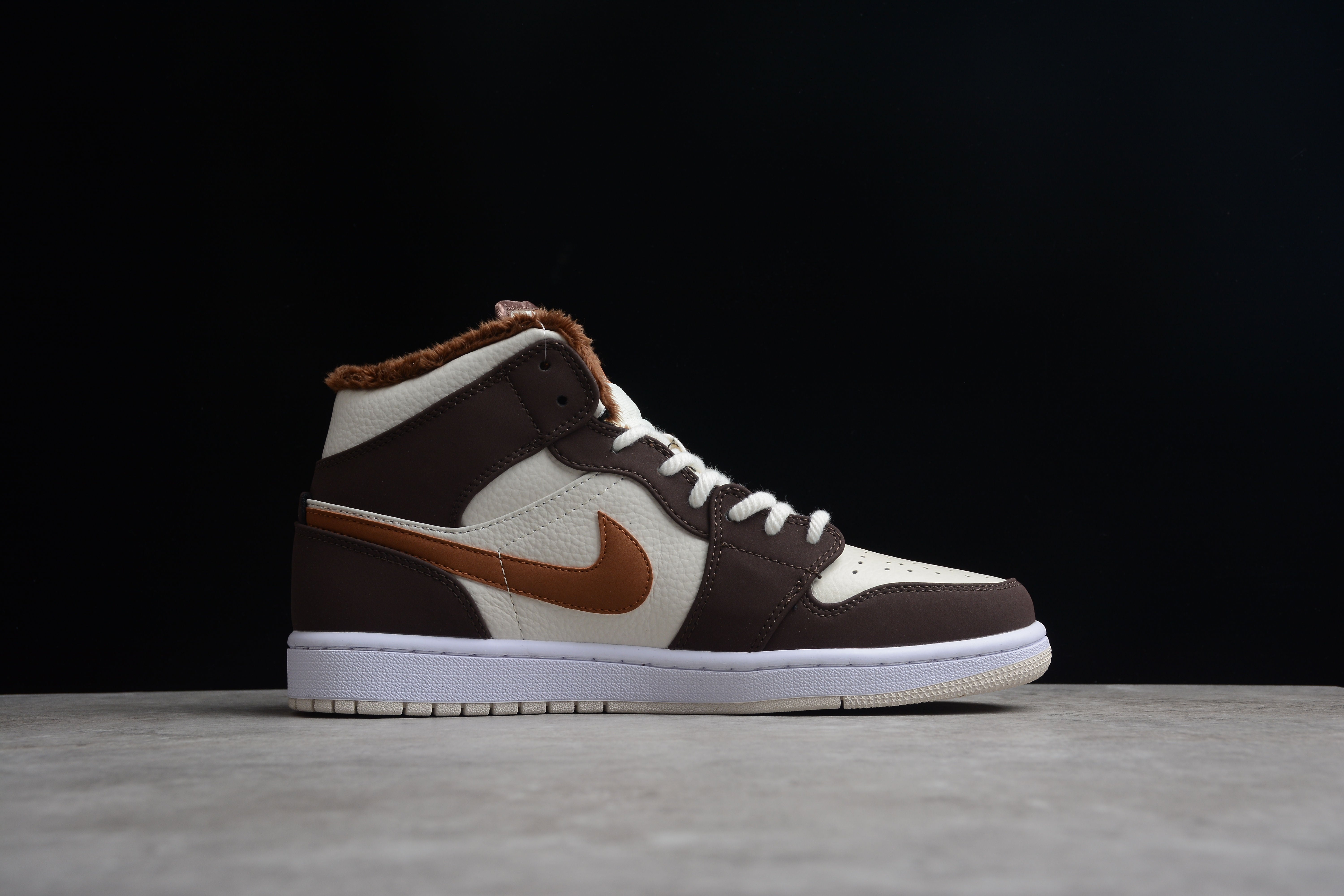 Air jordan mid teddy brown