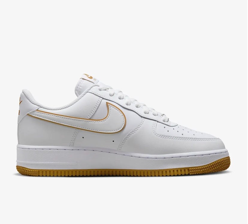 Chaussures Nike Airforce A1 dorées et blanches