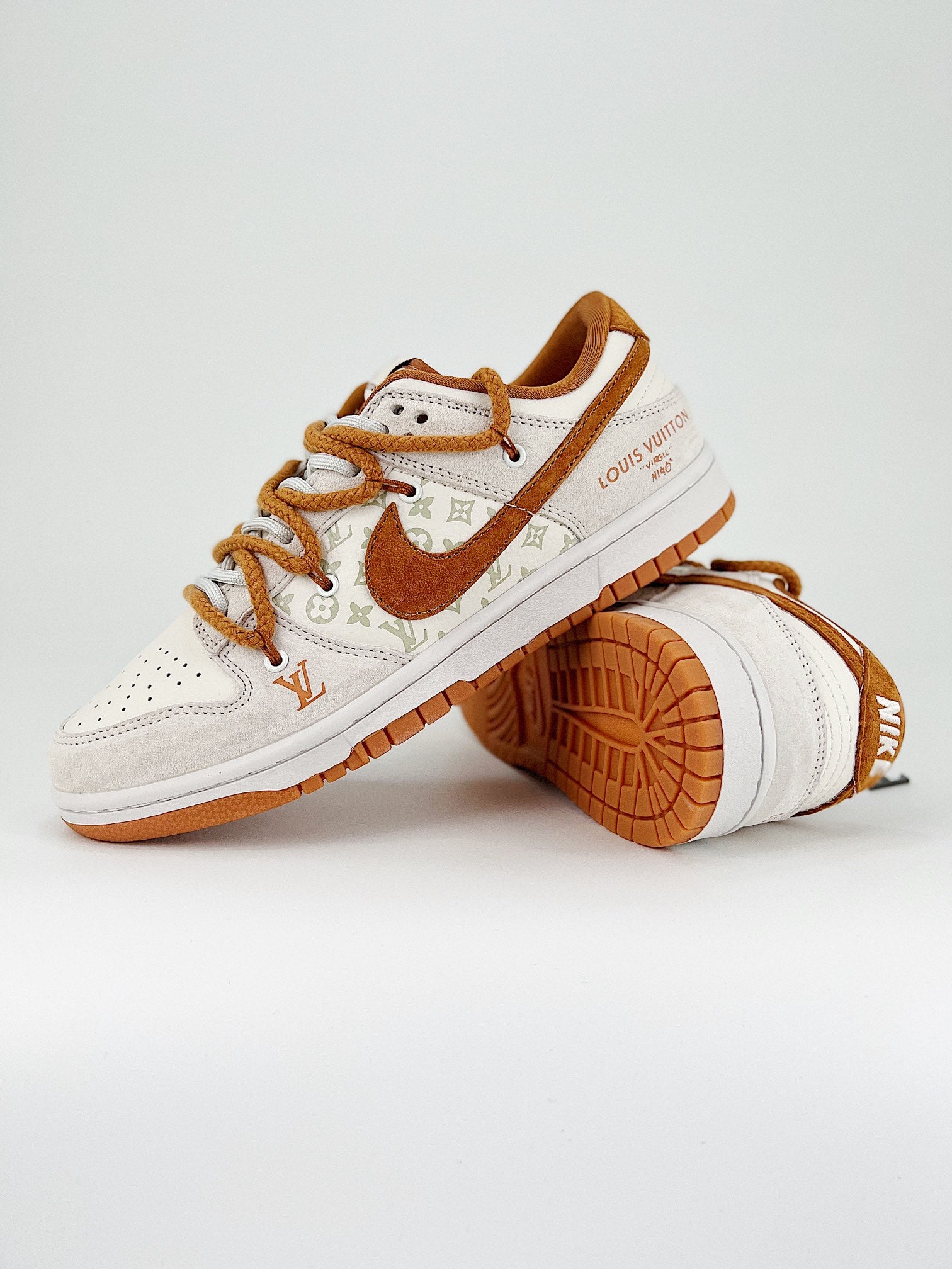 NIKE DUNK LOW RETRO SB & LV
" Beige orange "