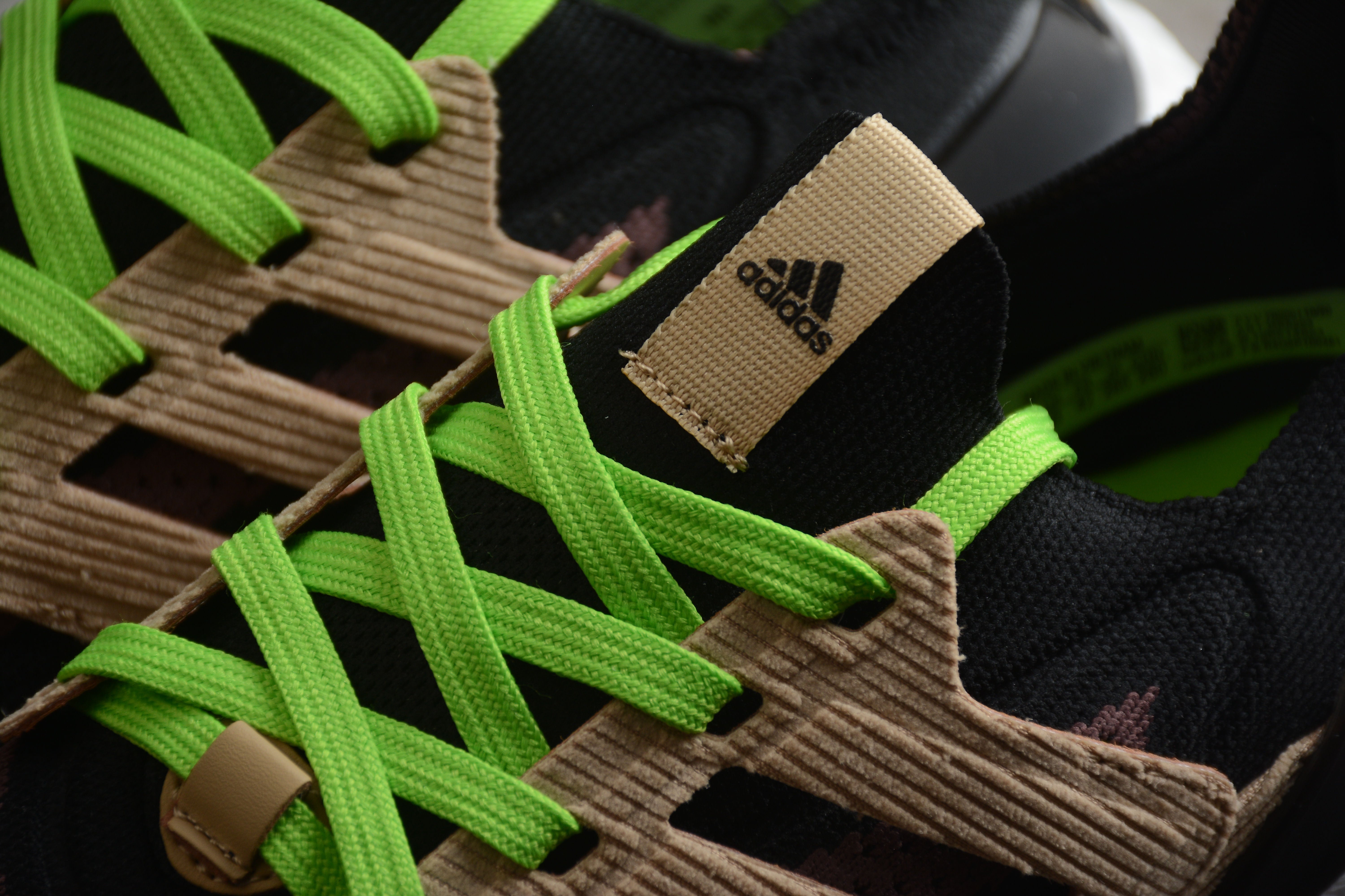 Chaussures Adidas ultraboost noires et marron