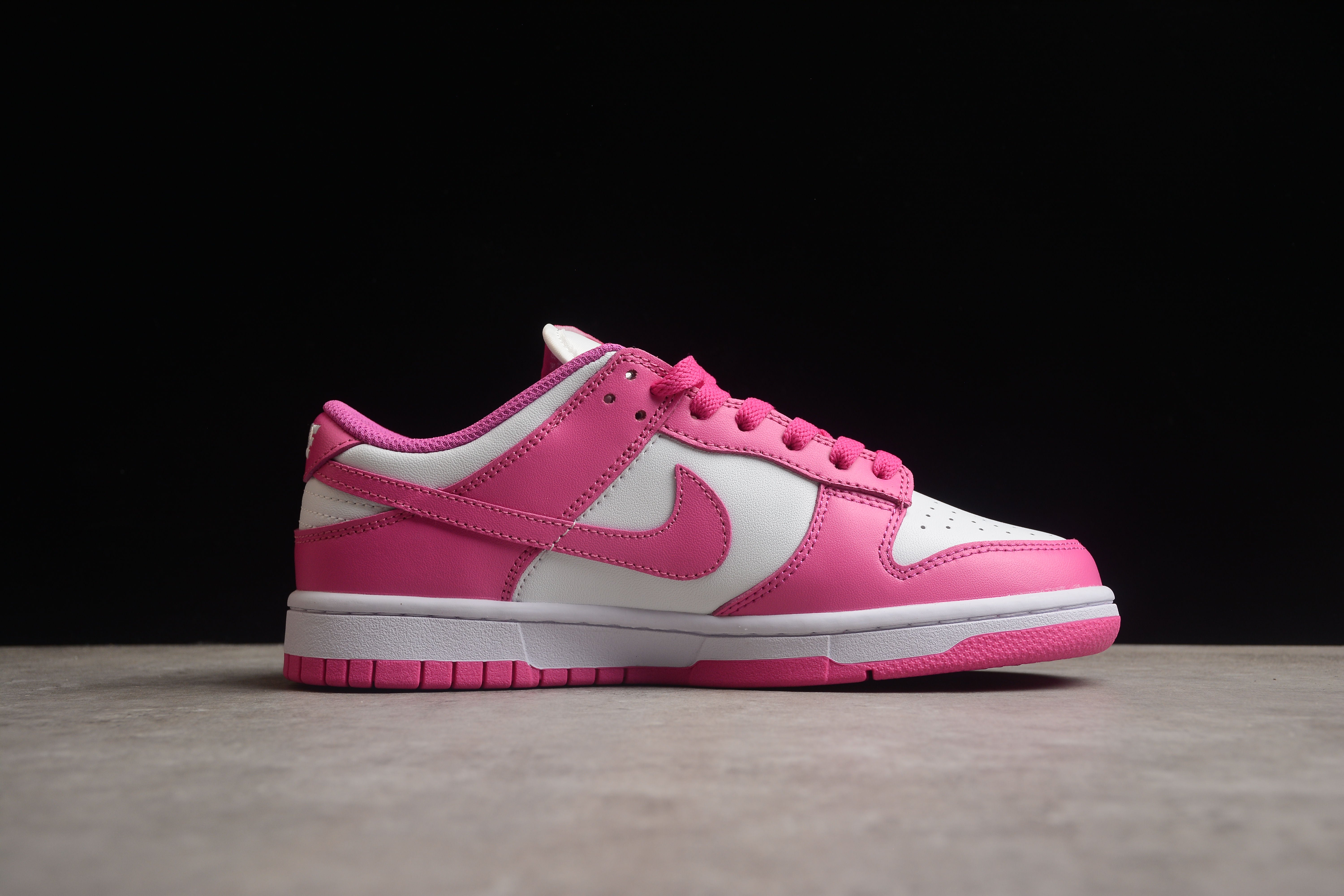 Nike SB dunk low hot pink shoes