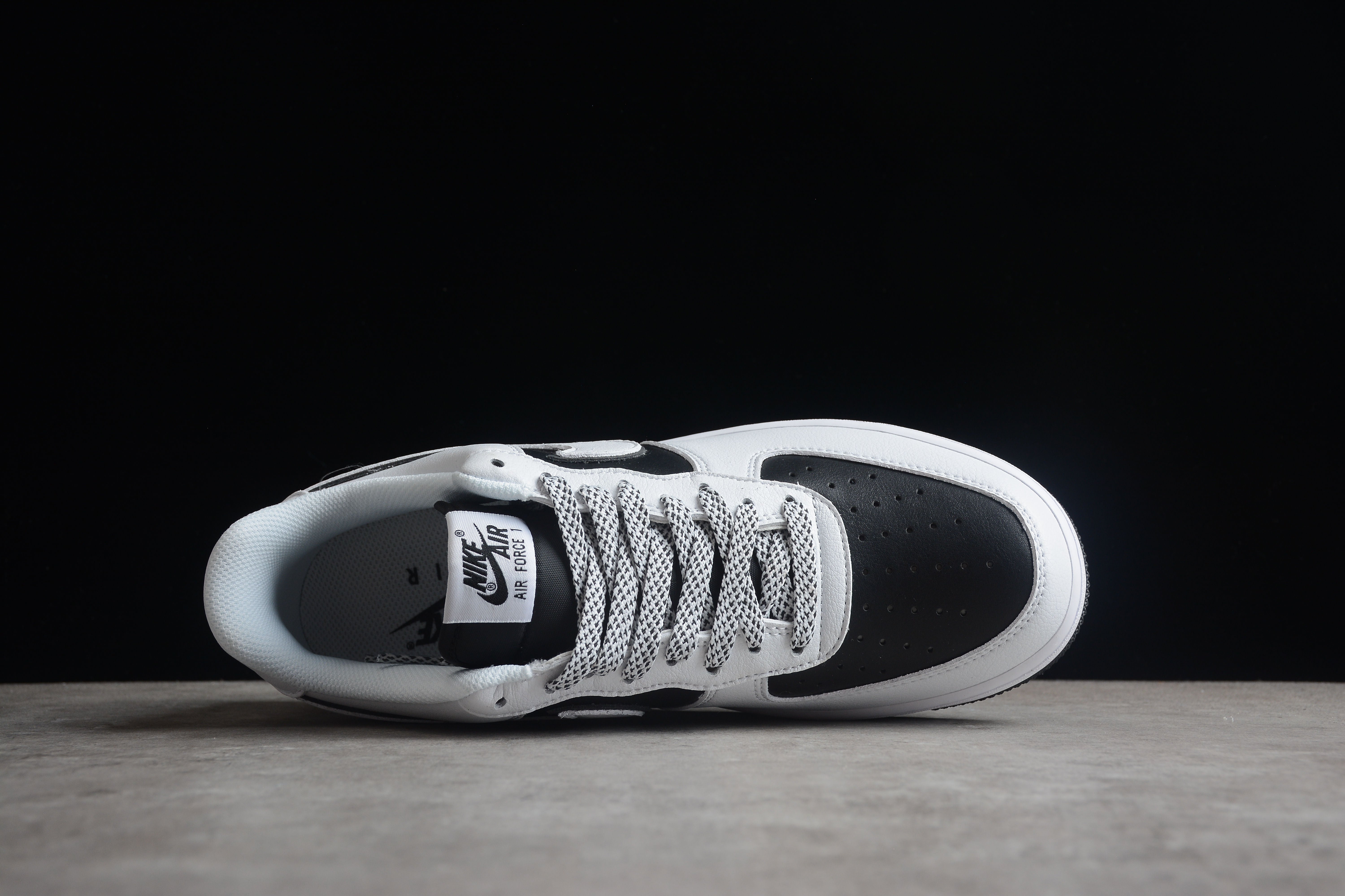 Chaussures Nike Air Force A1 N&amp;B