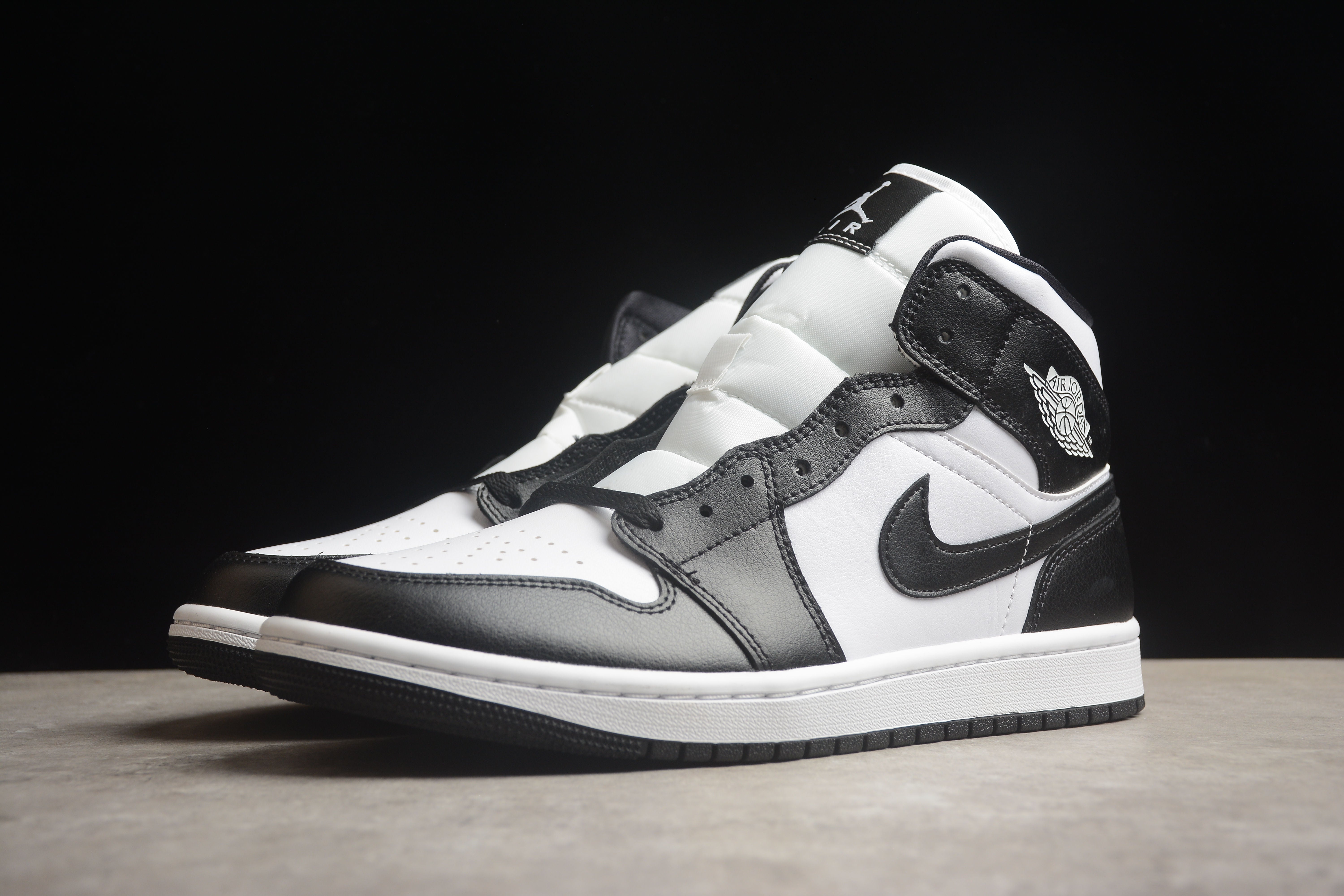 Air jordan mid classical black