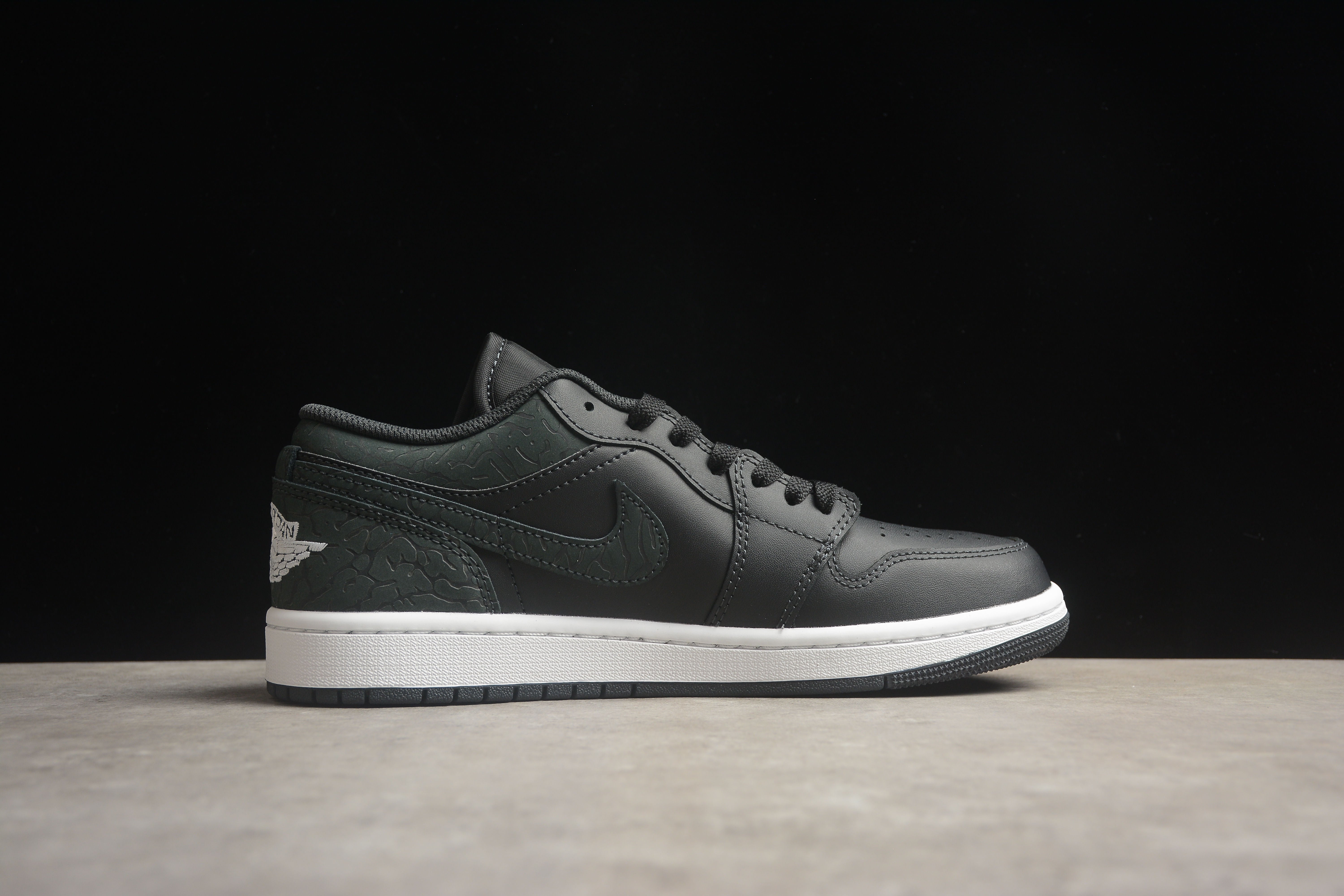Air jordan low 1 black