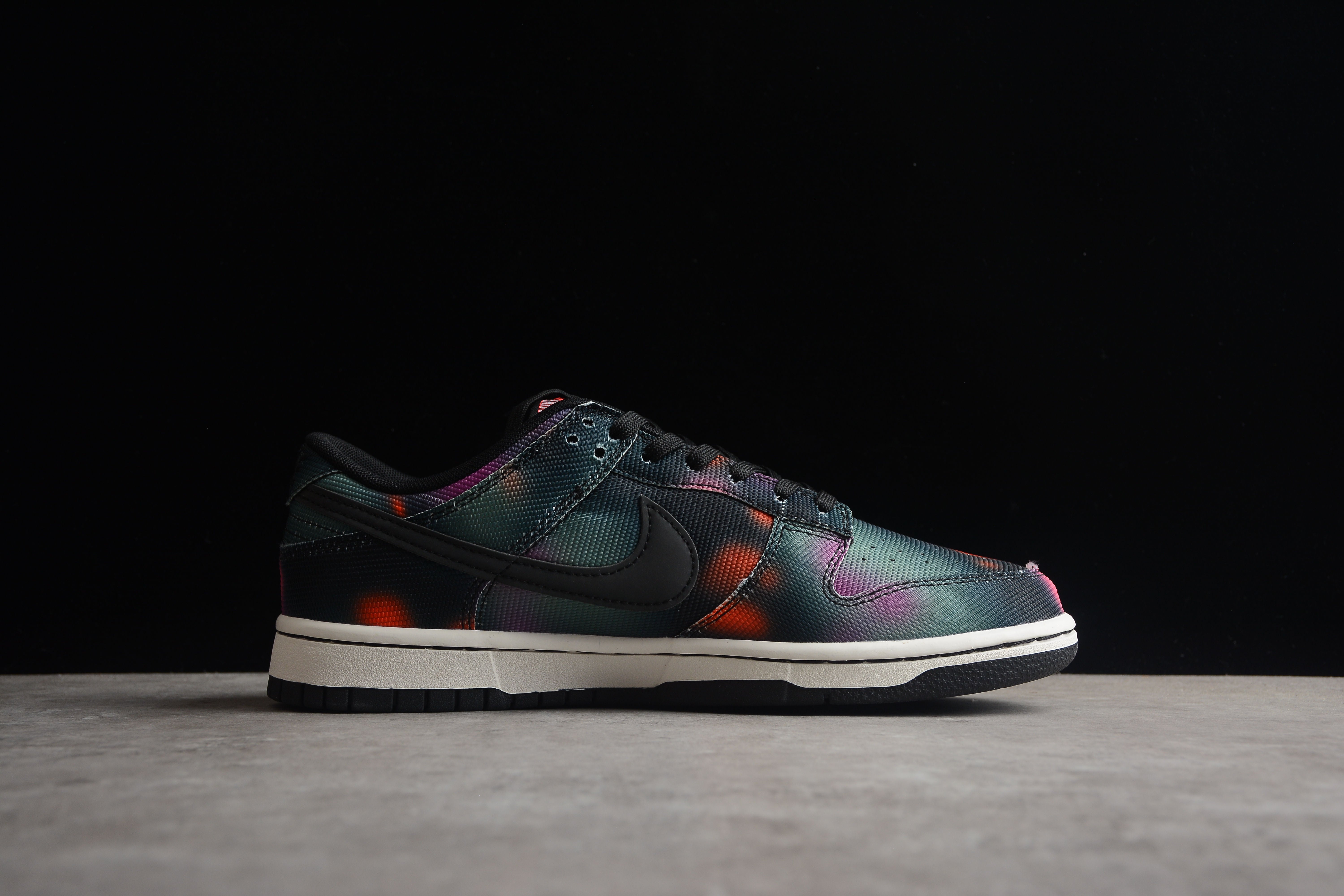 Nike SB dunk low light spot shoes