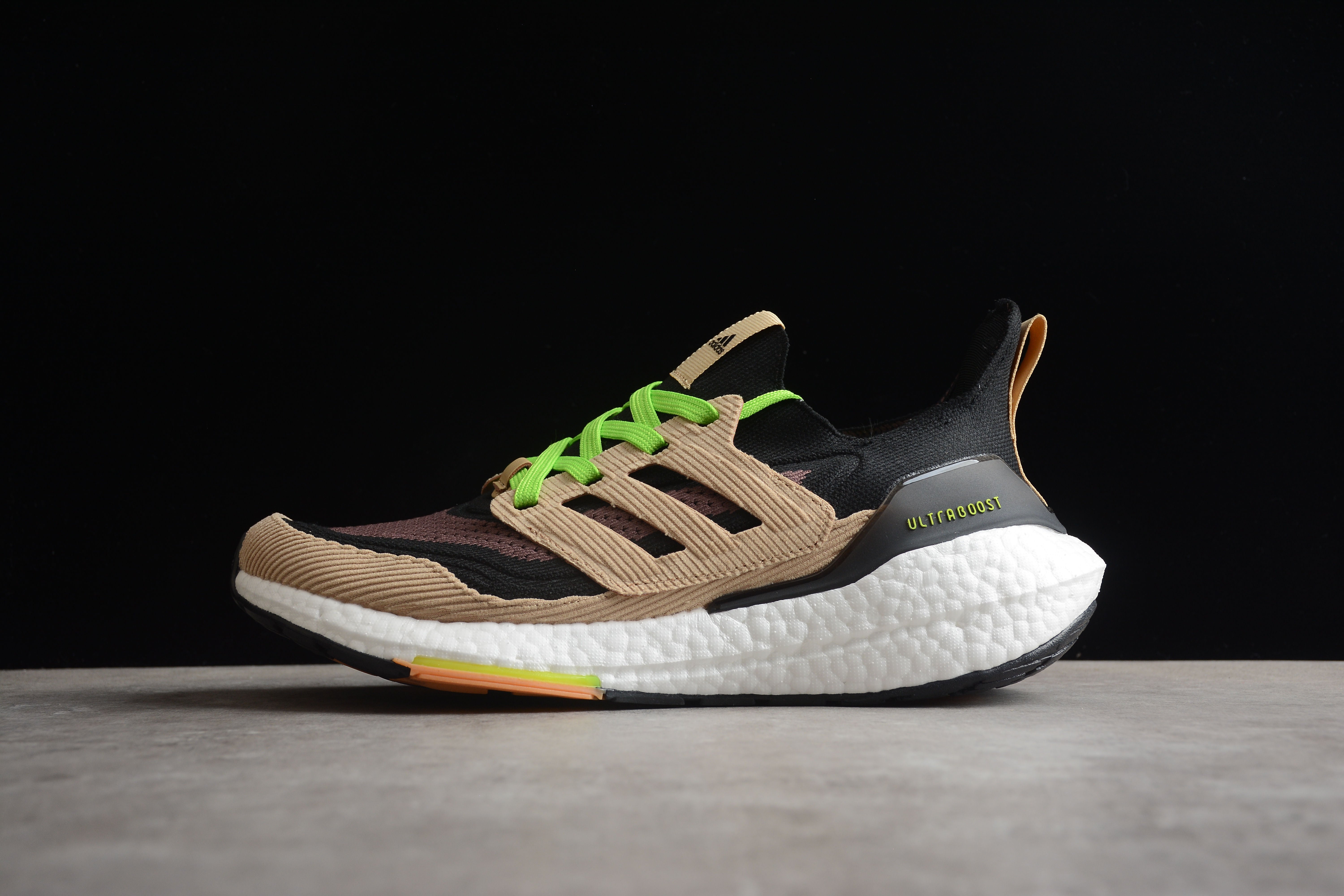 Chaussures Adidas ultraboost noires et marron