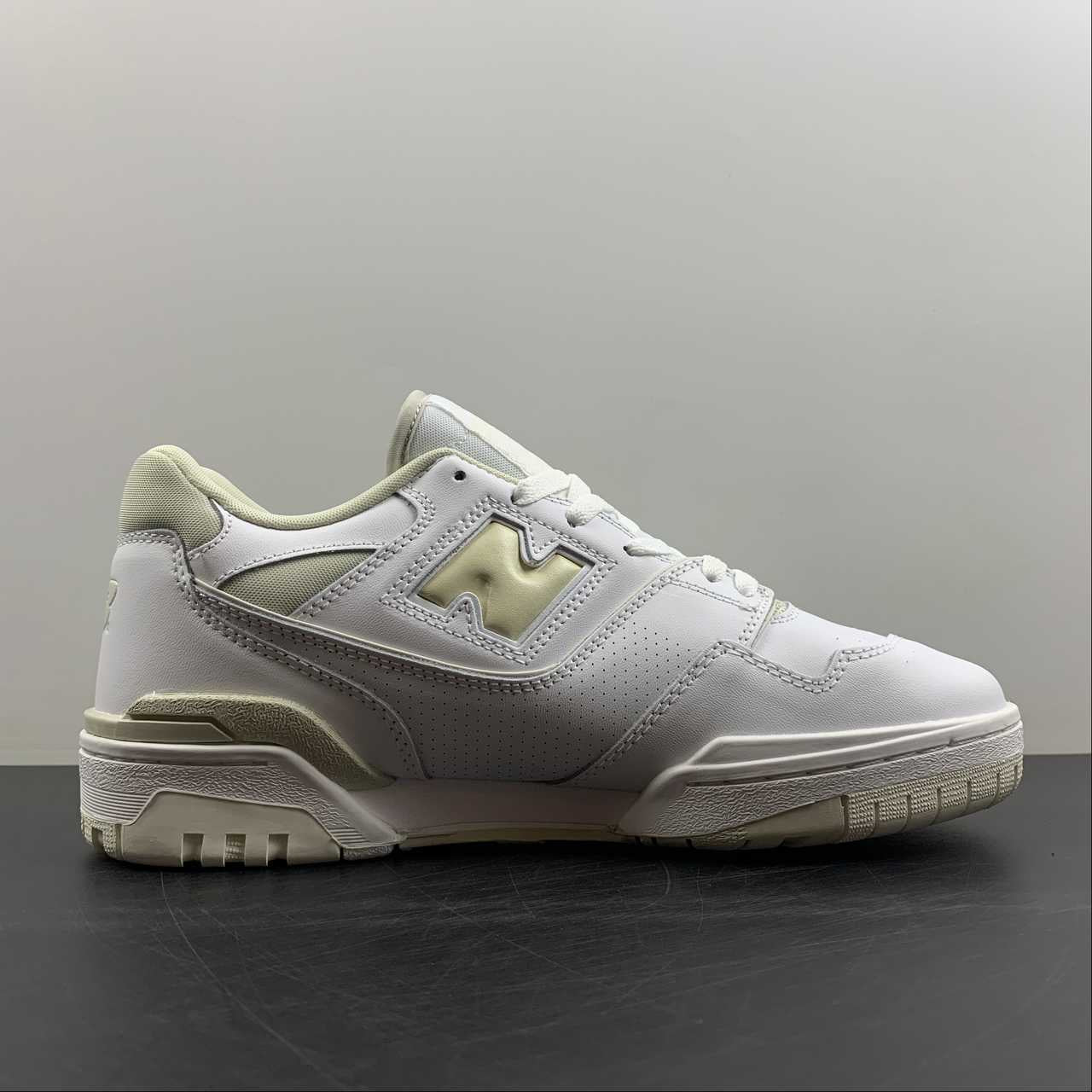 Chaussures crème NB 550