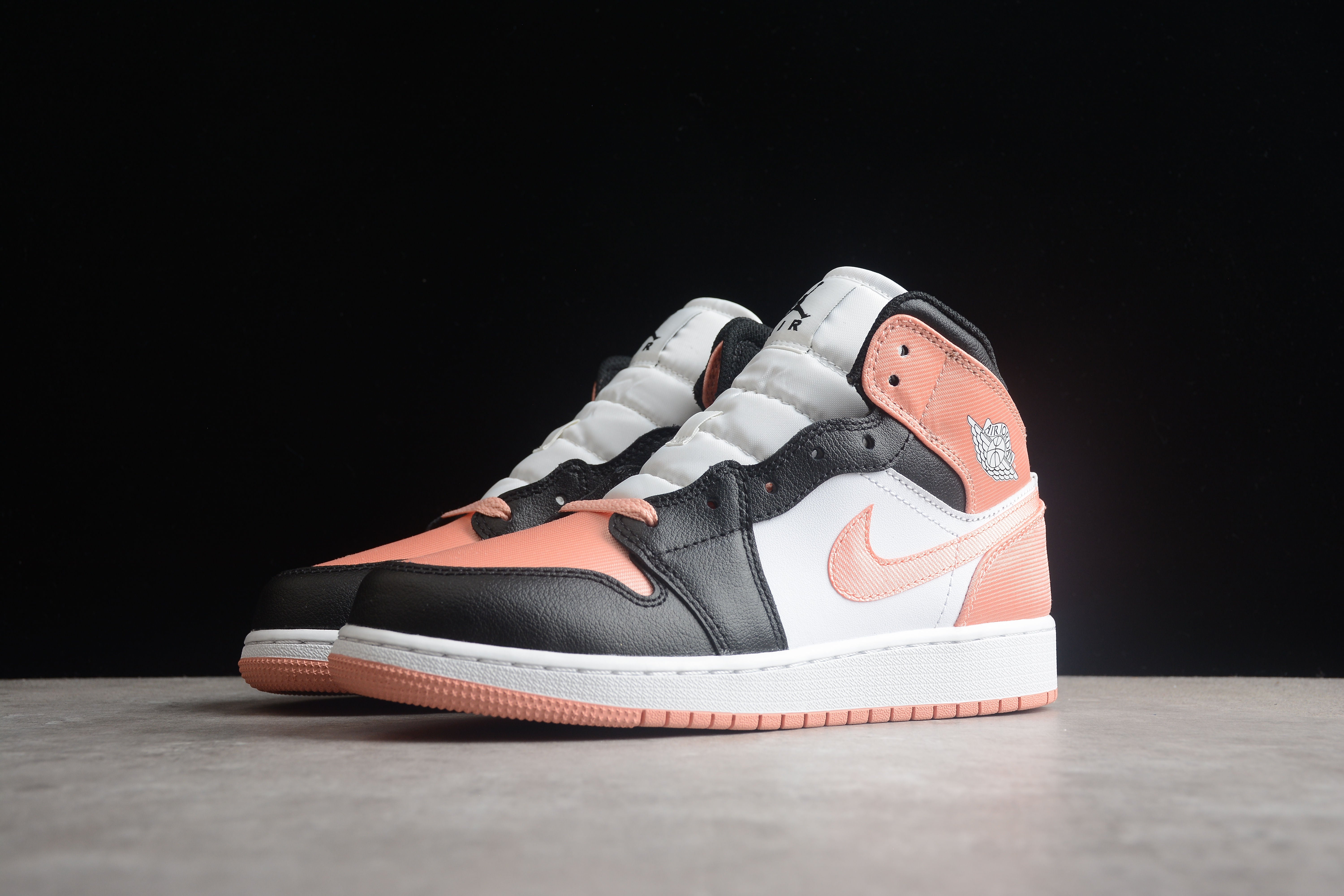 Air jordan mid peach