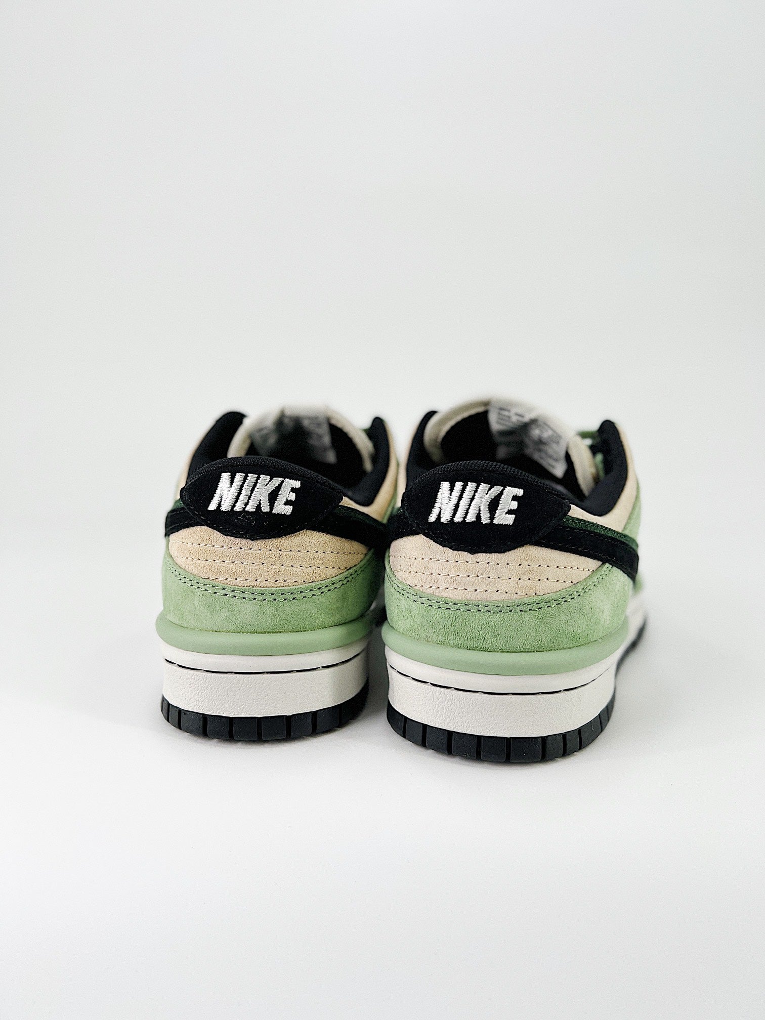 NIKE DUNK LOW RETRO SB 
"Green "