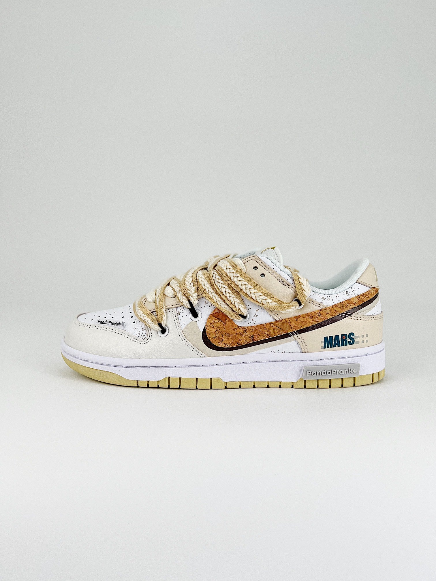 NIKE DUNK LOW RETRO SB & Banda aprank
"Beige white  "