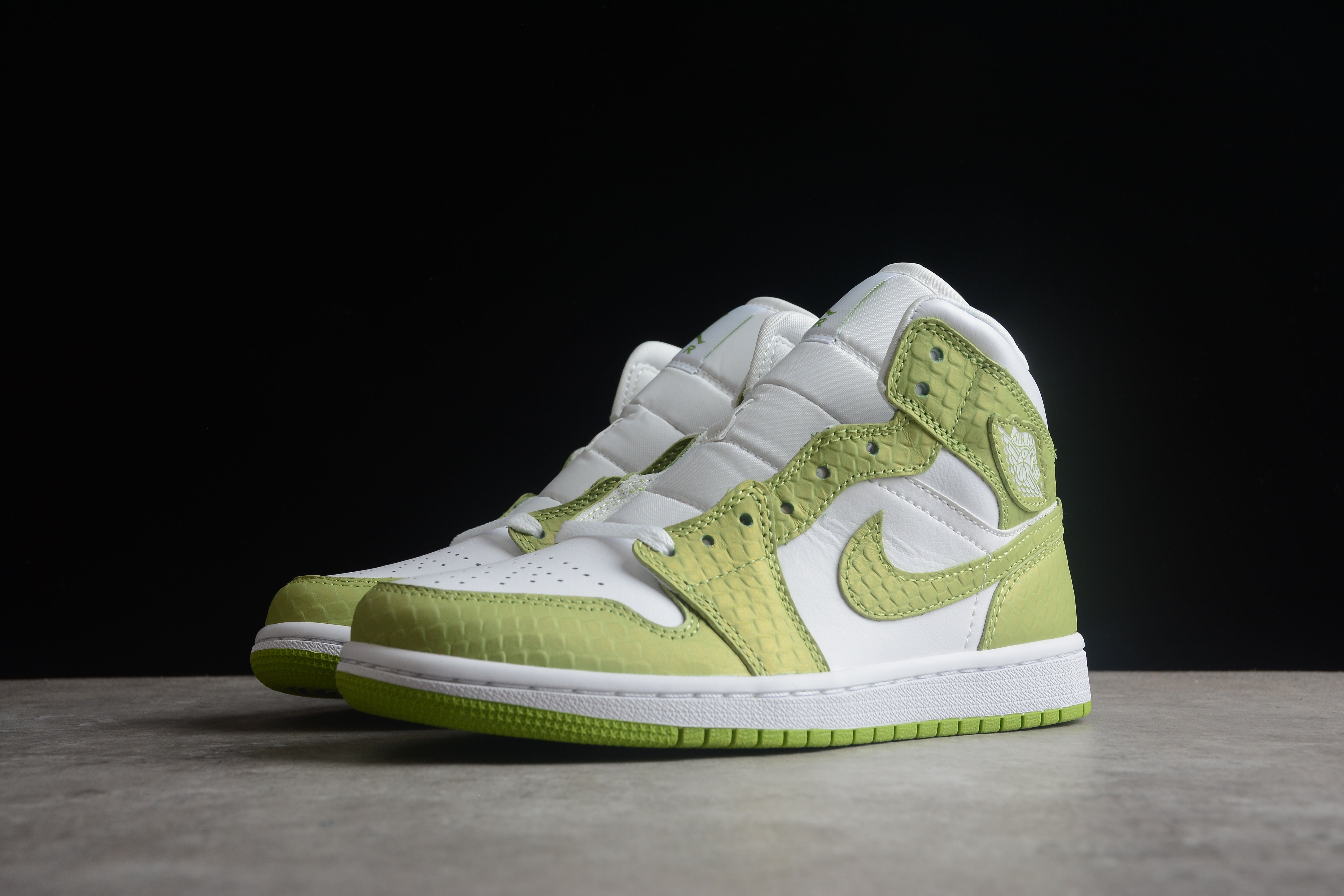 Air jordan mid apple green