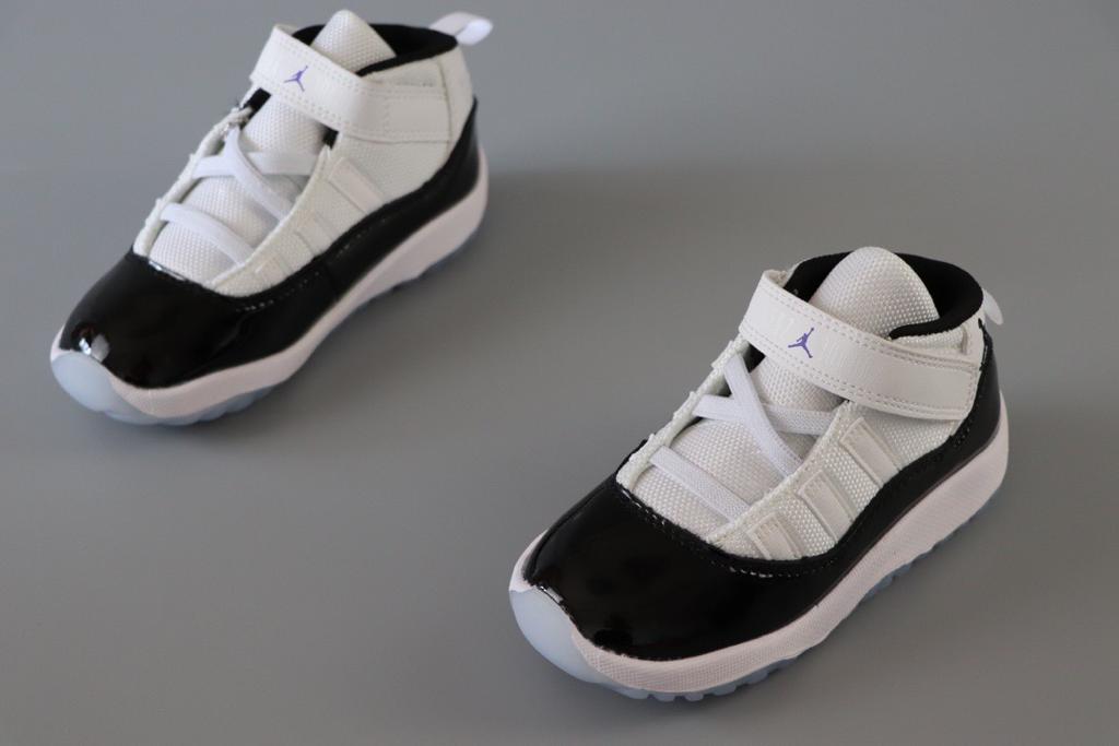 Joe 11 chaussures montantes blanches et noires
