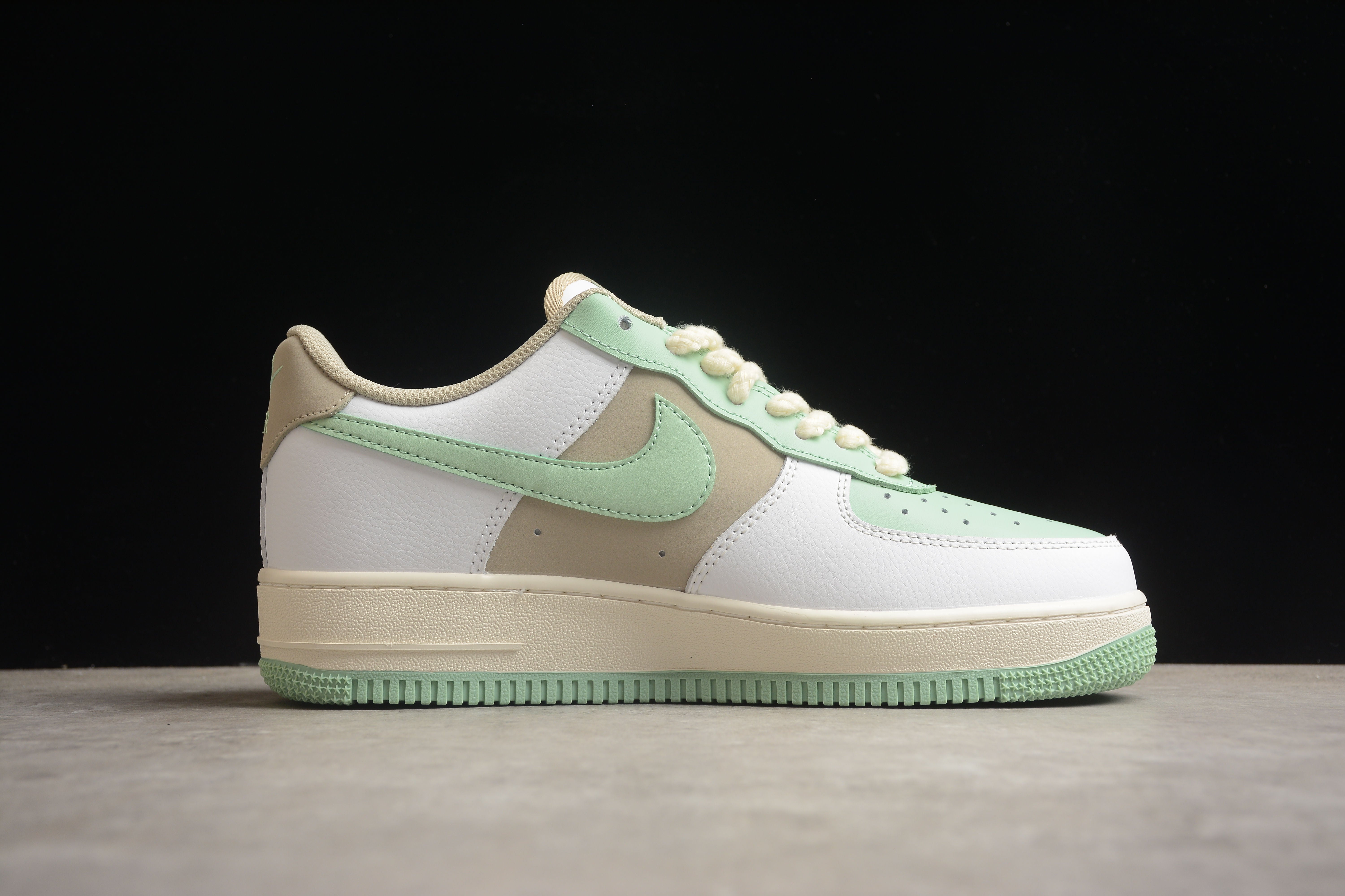 Nike airforce A1 minty shoes