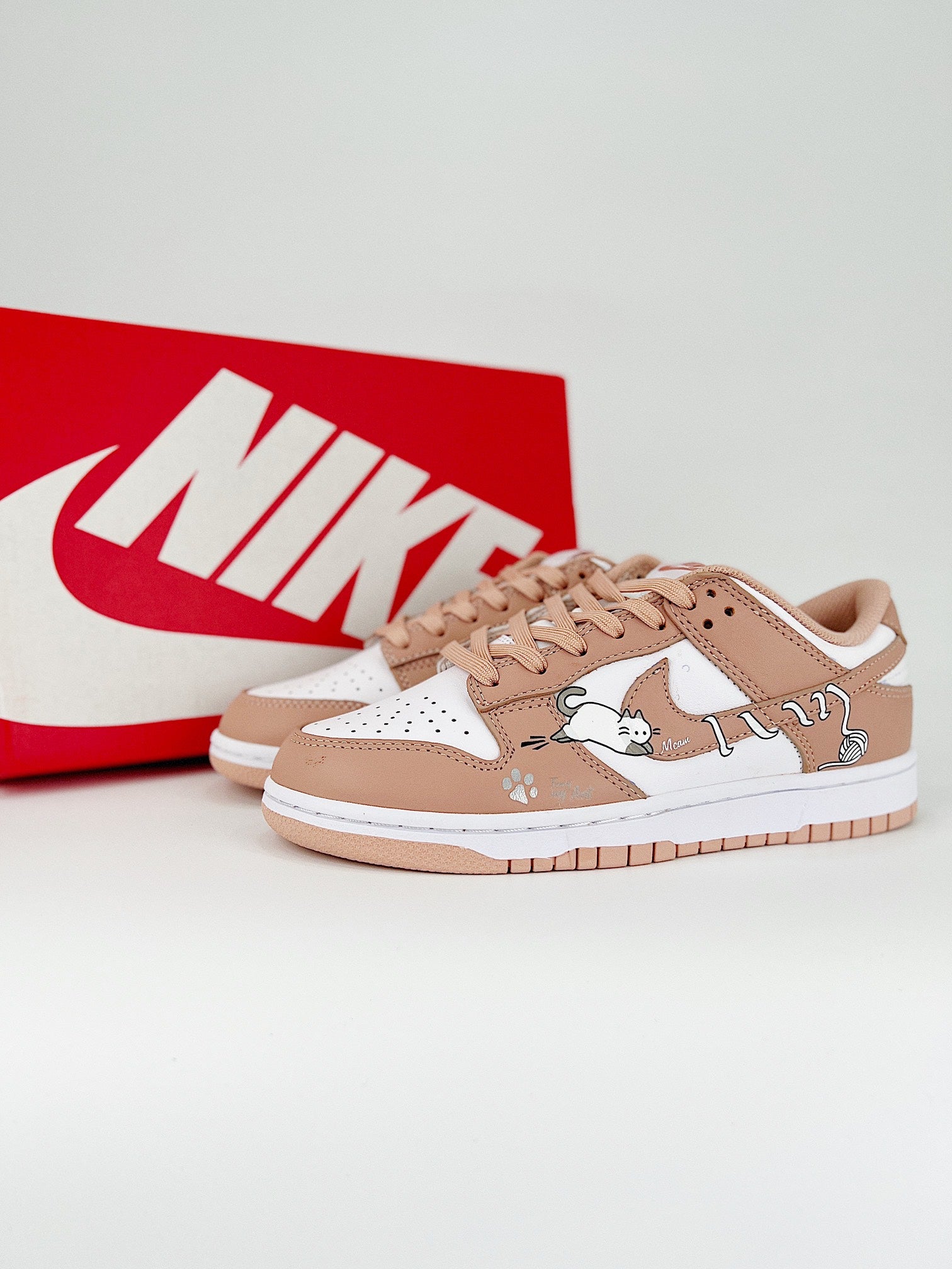 Nike SB Dunk Low caty