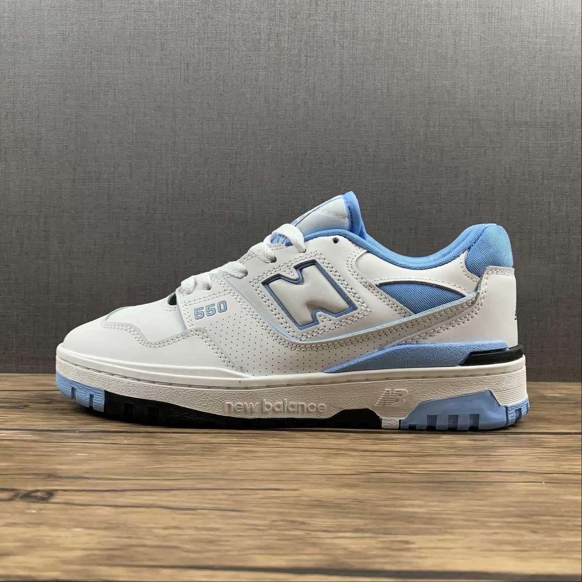 Chaussures bleues NB 550