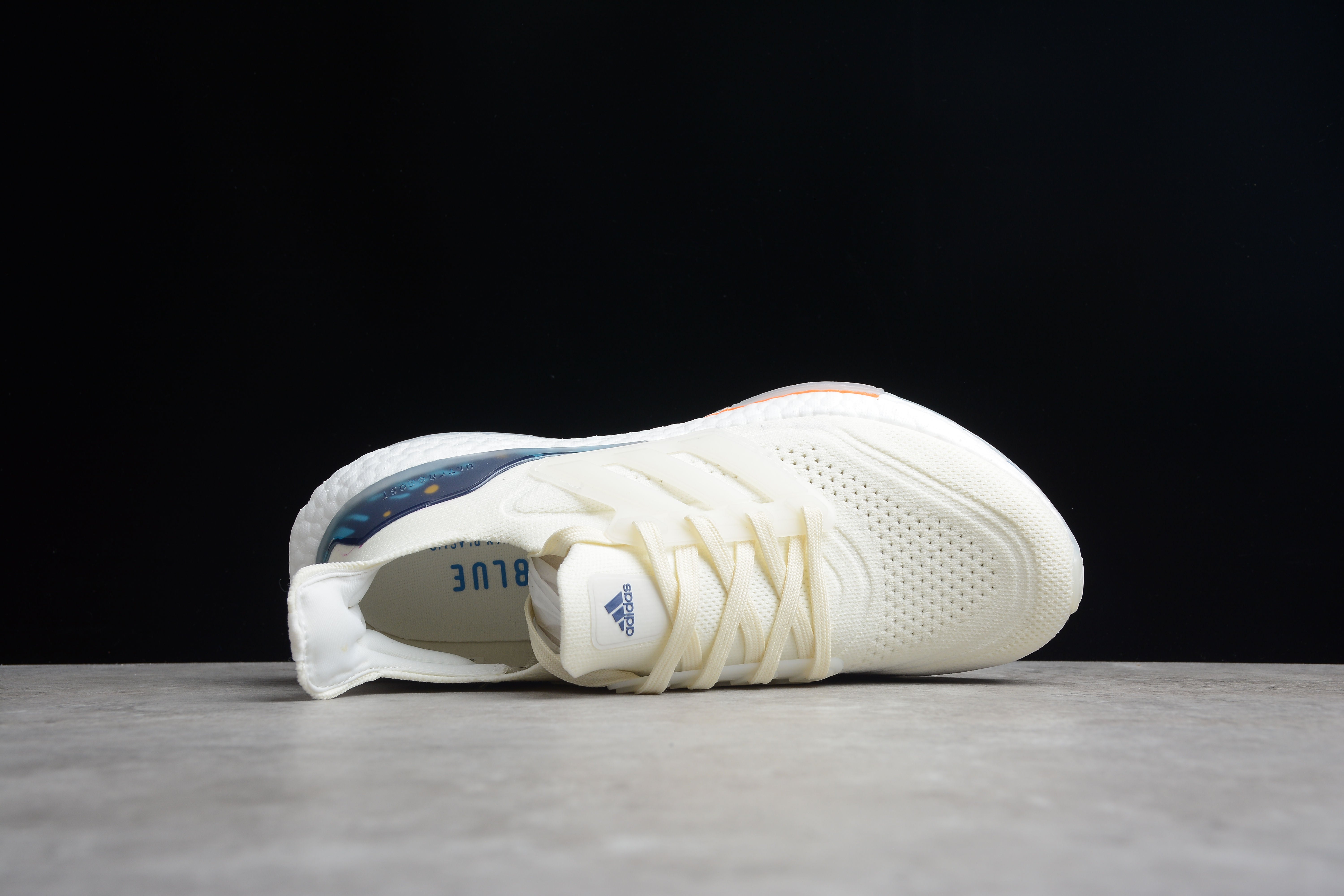 Chaussures Adidas ultraboost blanc-bleu
