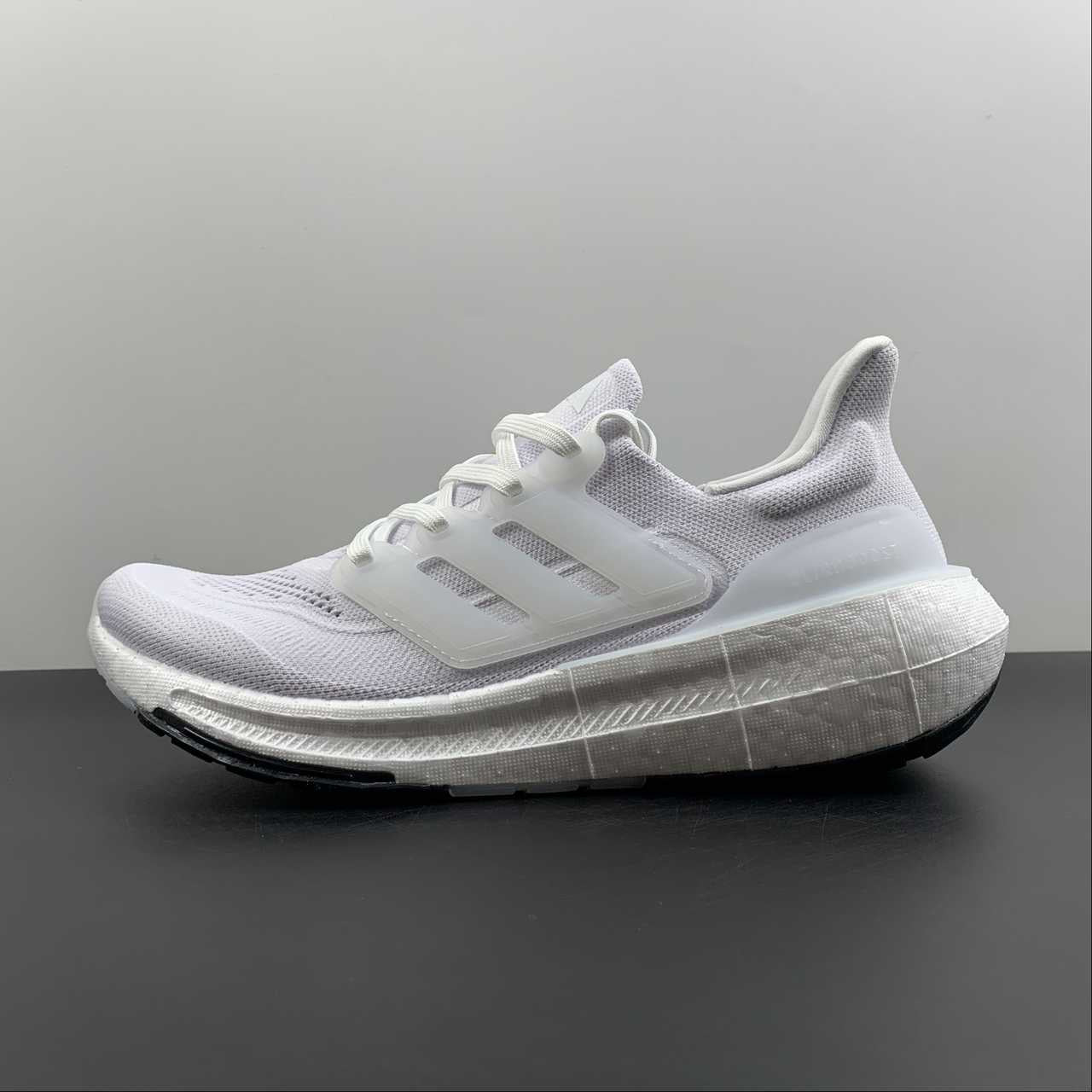 Chaussures Adidas Ultraboost Blanches