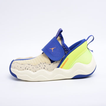 Chaussures Jordan shark beiges et bleues