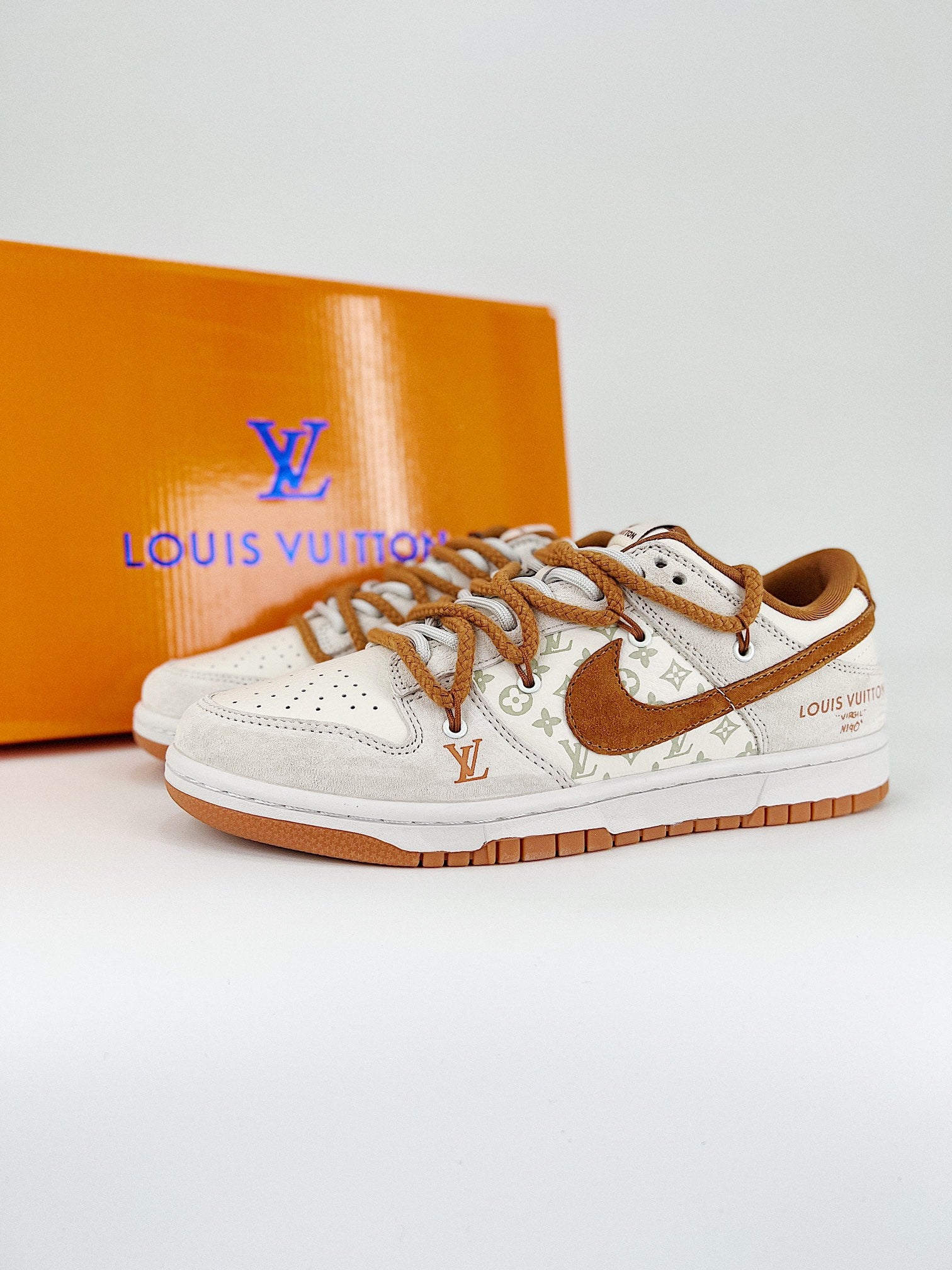 NIKE DUNK LOW RETRO SB & LV
" Beige orange "