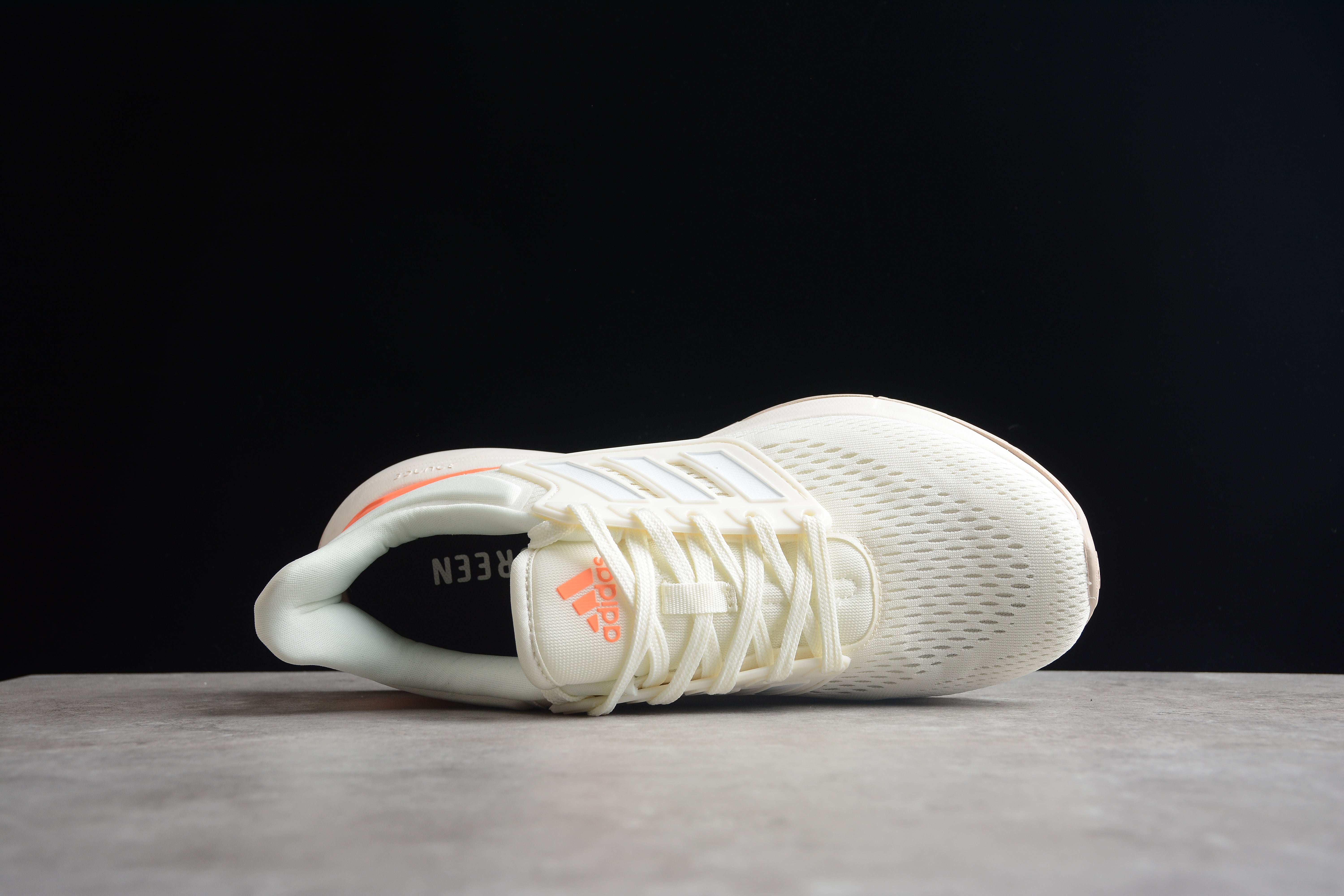 Adidas EQ21 RUN creme