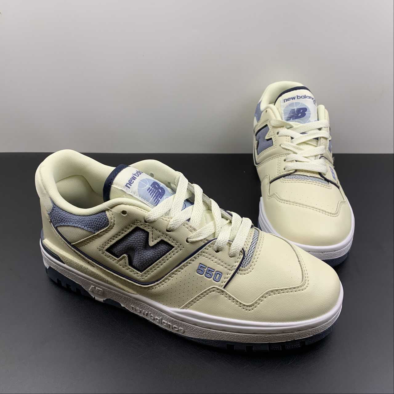 Chaussures NB 550 crème/violet