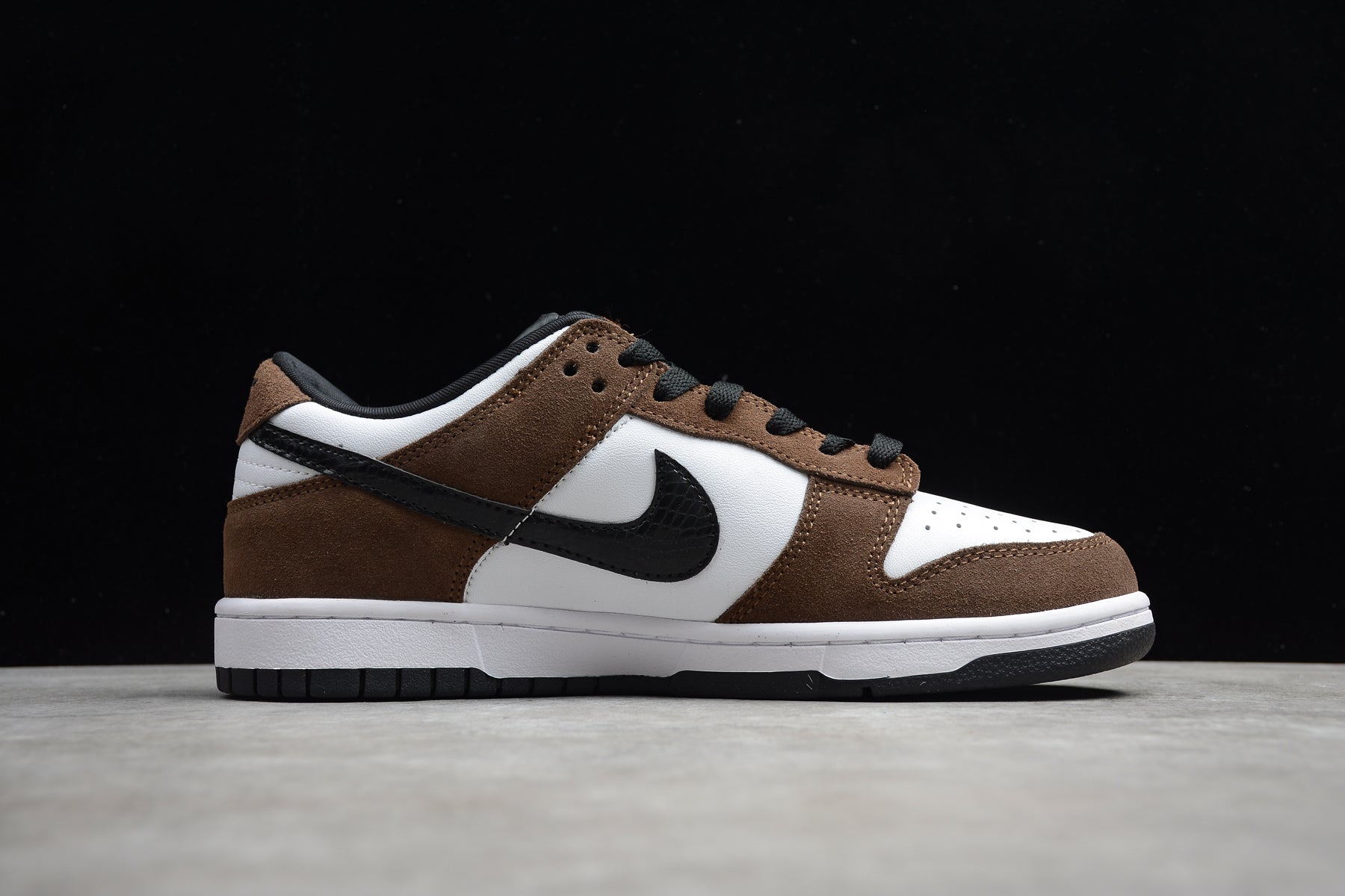 Nike SB dunk low brown shoes