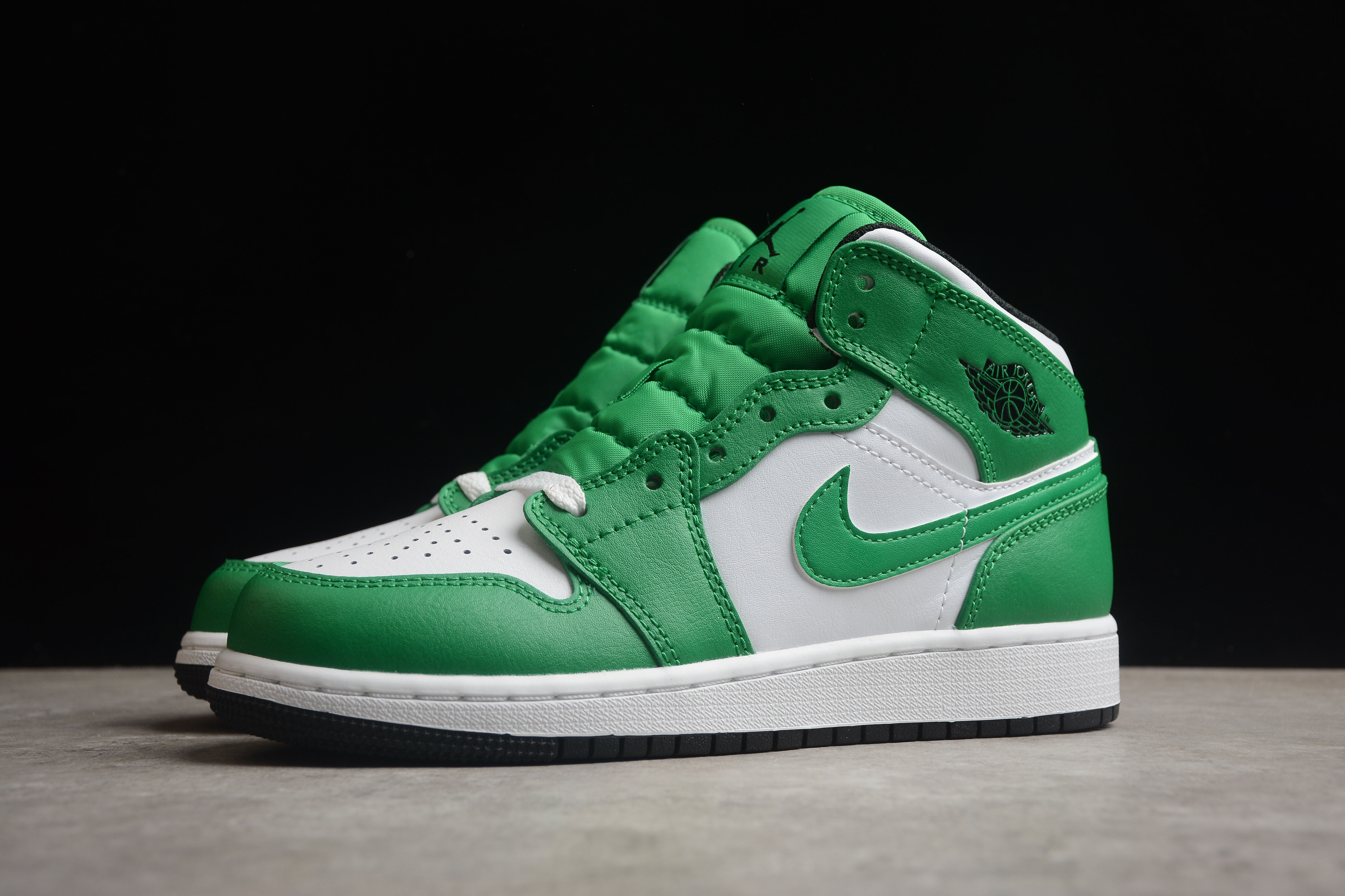 Air jordan mid green grass