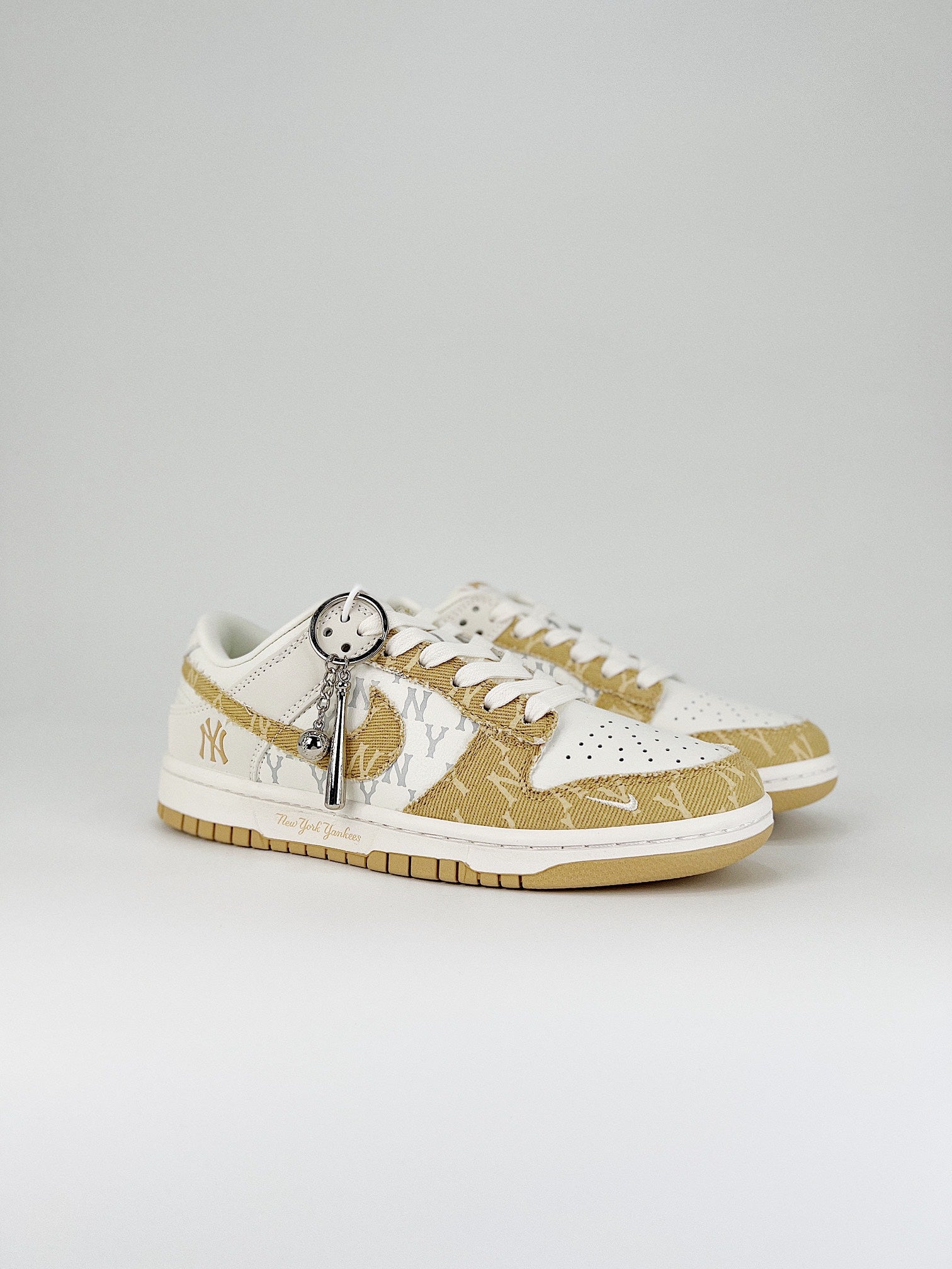 Nike SB Dunk low beige and white